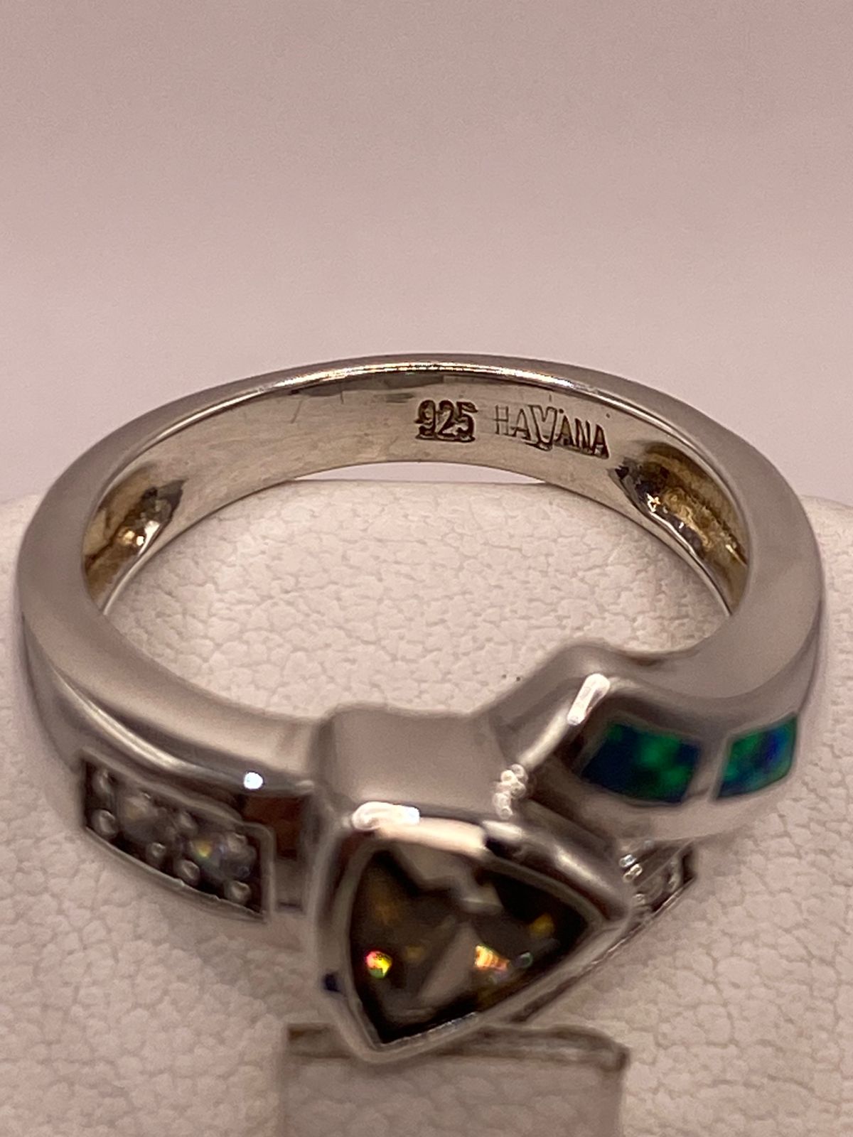 Anillo de Plata Ley 925 con Ópalo y Zirconia Color Champagne Diseño Moderno