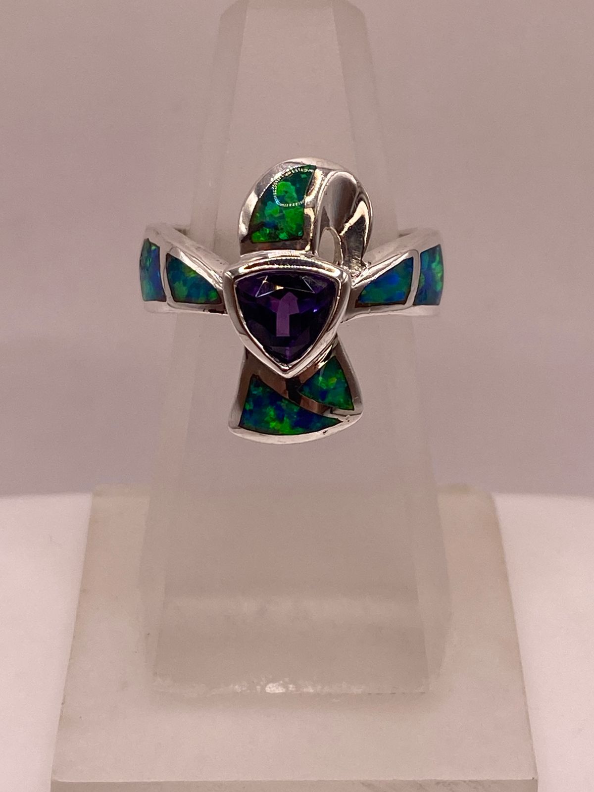 Anillo de Plata Ley 925 con Ópalo y Zirconia Morada Diseño Tipo Cruz Moderna