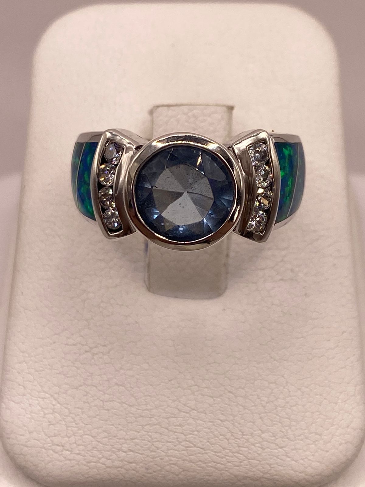 Anillo de Plata Ley 925 con Ópalo Azul, Zirconia y Piedra Central Azul