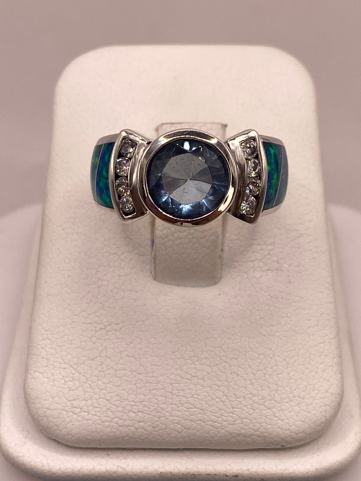 Anillo de Plata Ley 925 con Ópalo Azul, Zirconia y Piedra Central Azul