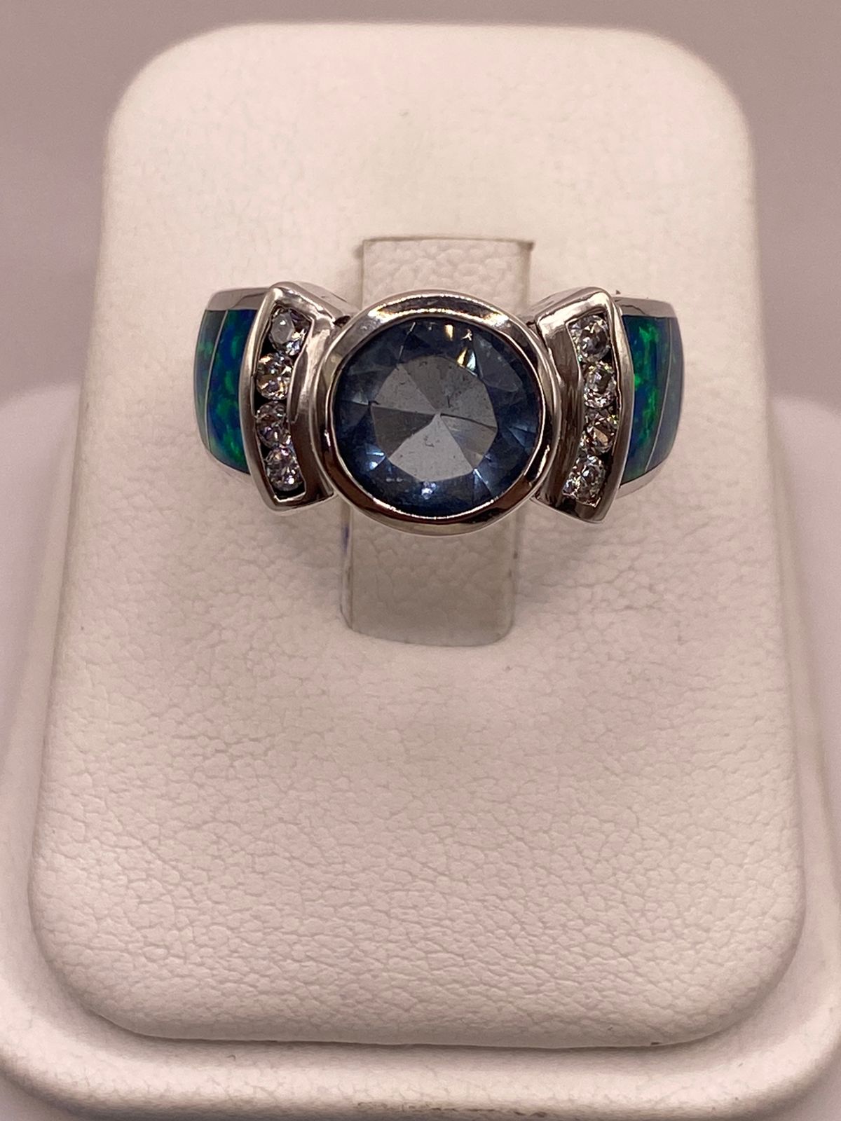 Anillo de Plata Ley 925 con Ópalo Azul, Zirconia y Piedra Central Azul