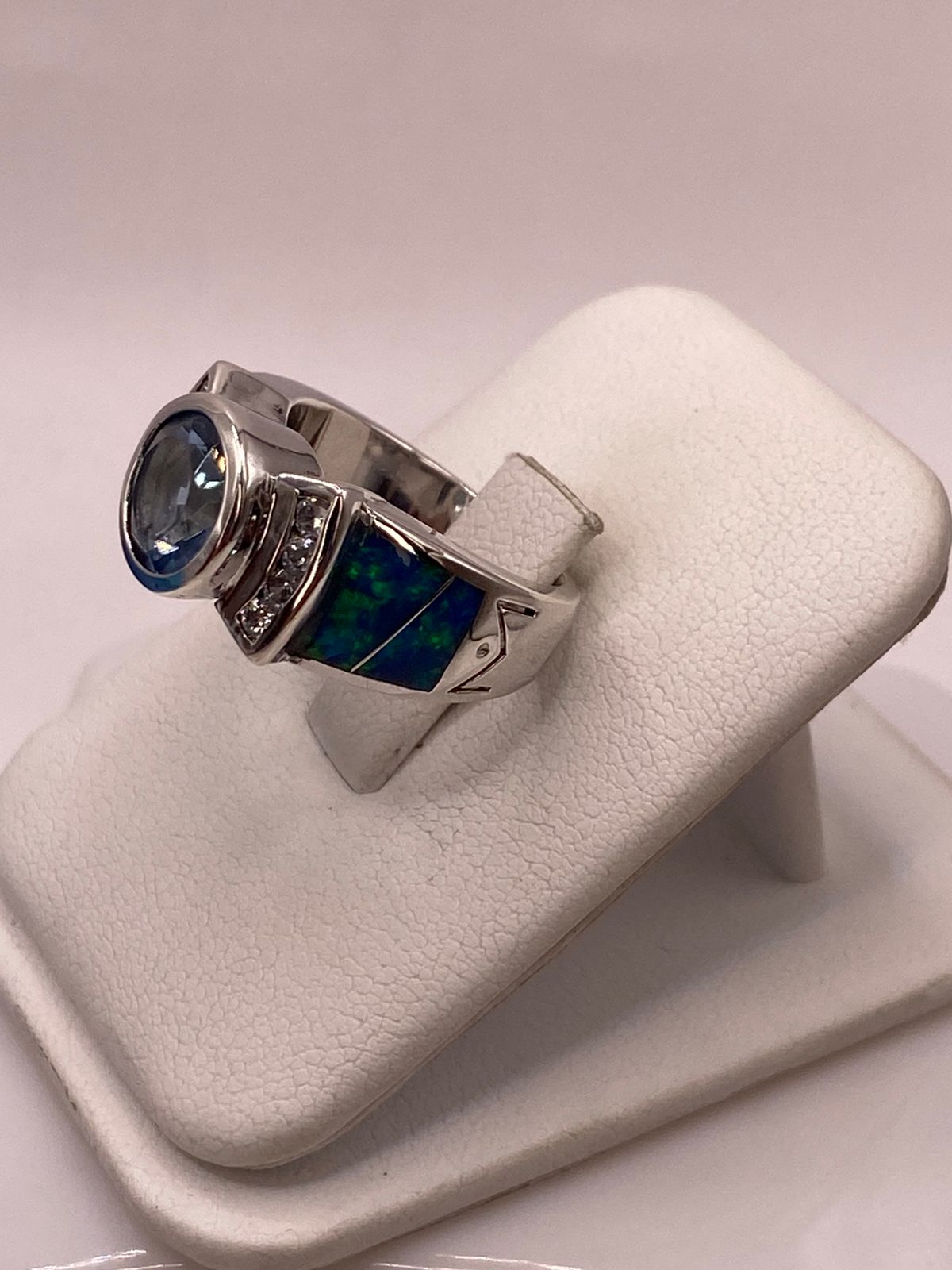 Anillo de Plata Ley 925 con Ópalo Azul, Zirconia y Piedra Central Azul