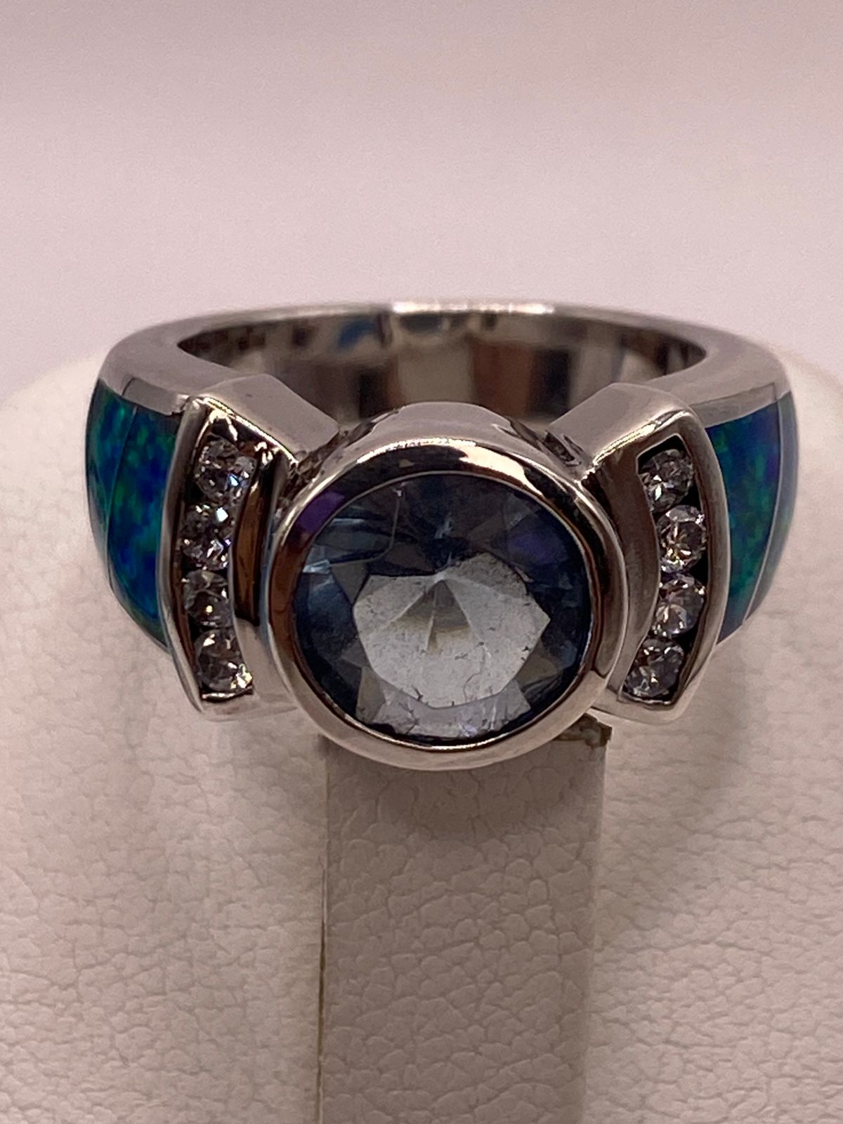 Anillo de Plata Ley 925 con Ópalo Azul, Zirconia y Piedra Central Azul