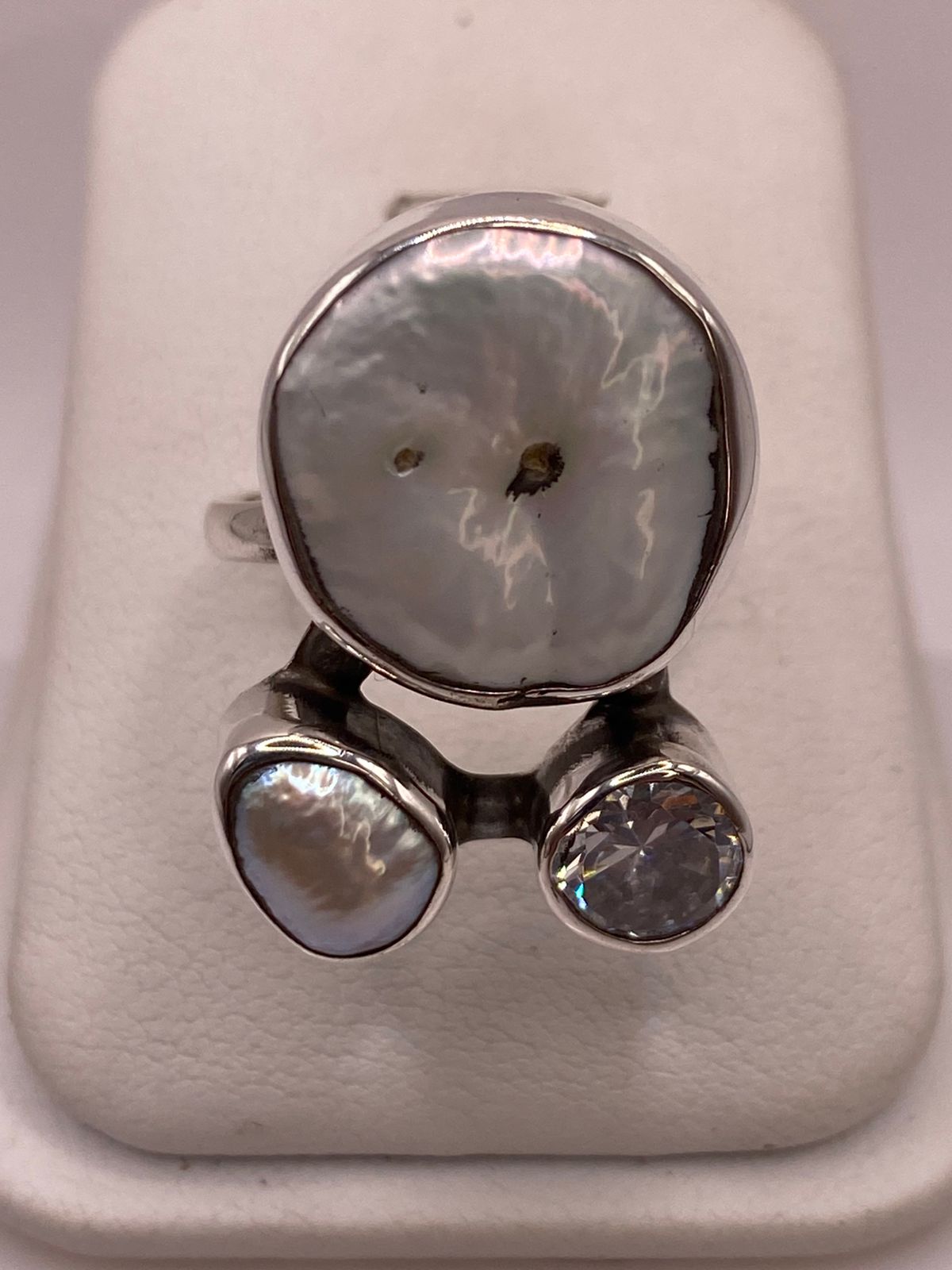 Anillo de Plata Ley 925 con Perla y Zirconia