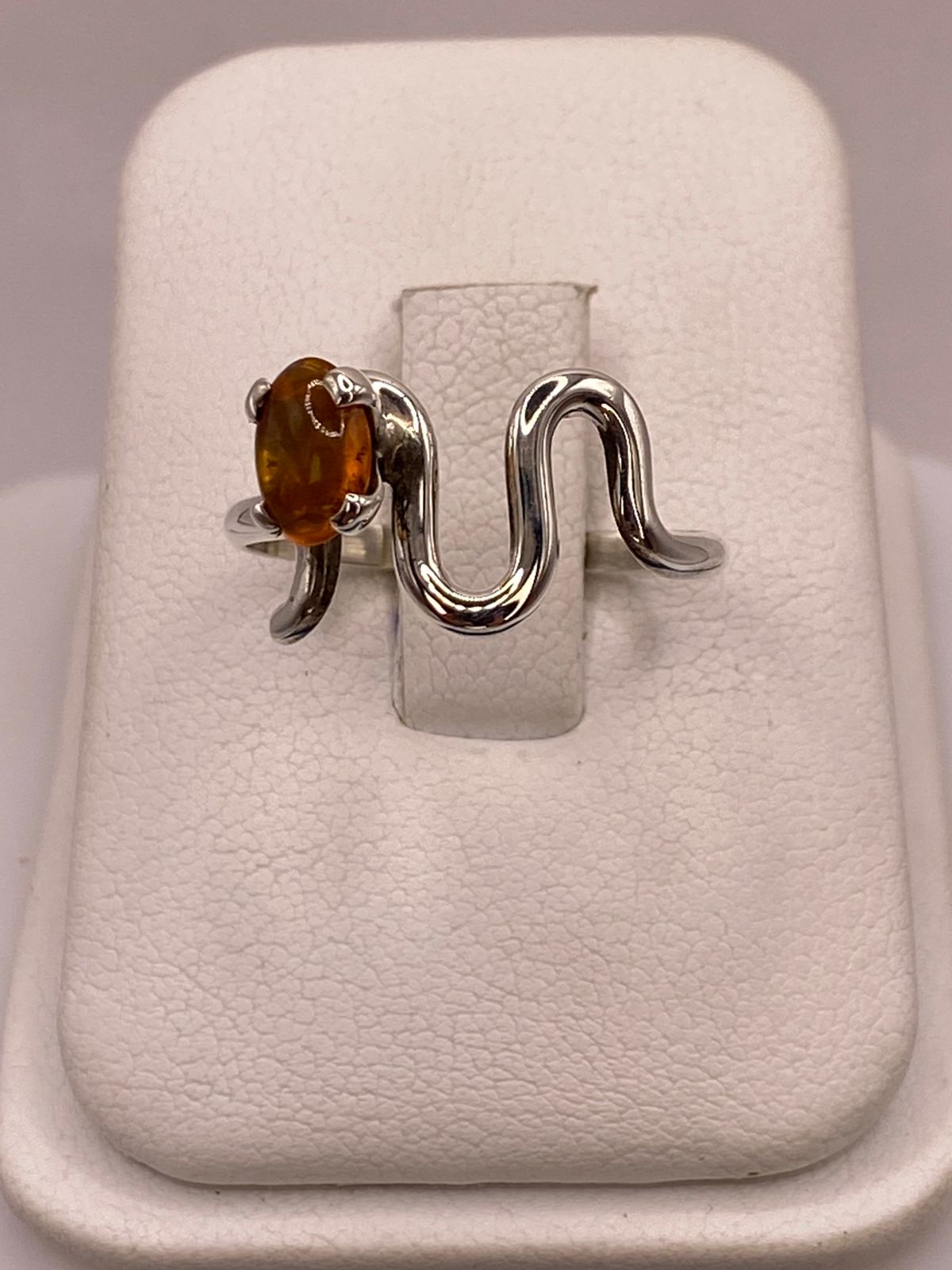 Anillo de Plata Ley 925 con Piedra Ámbar