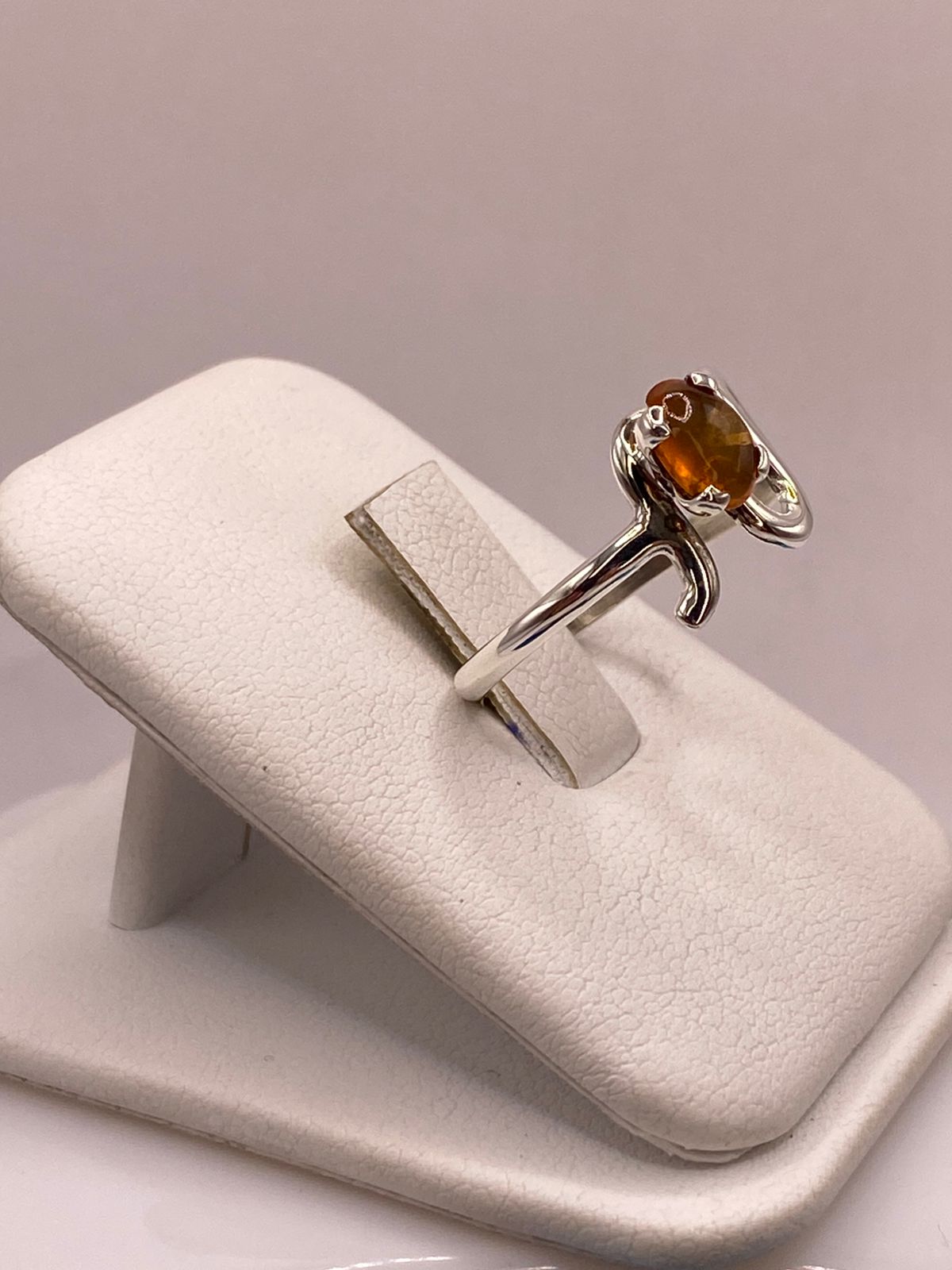 Anillo de Plata Ley 925 con Piedra Ámbar
