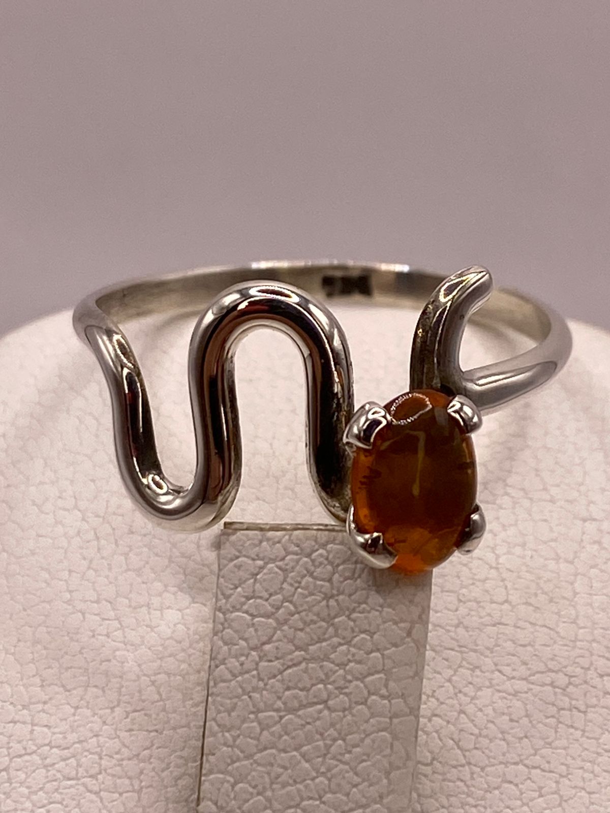 Anillo de Plata Ley 925 con Piedra Ámbar