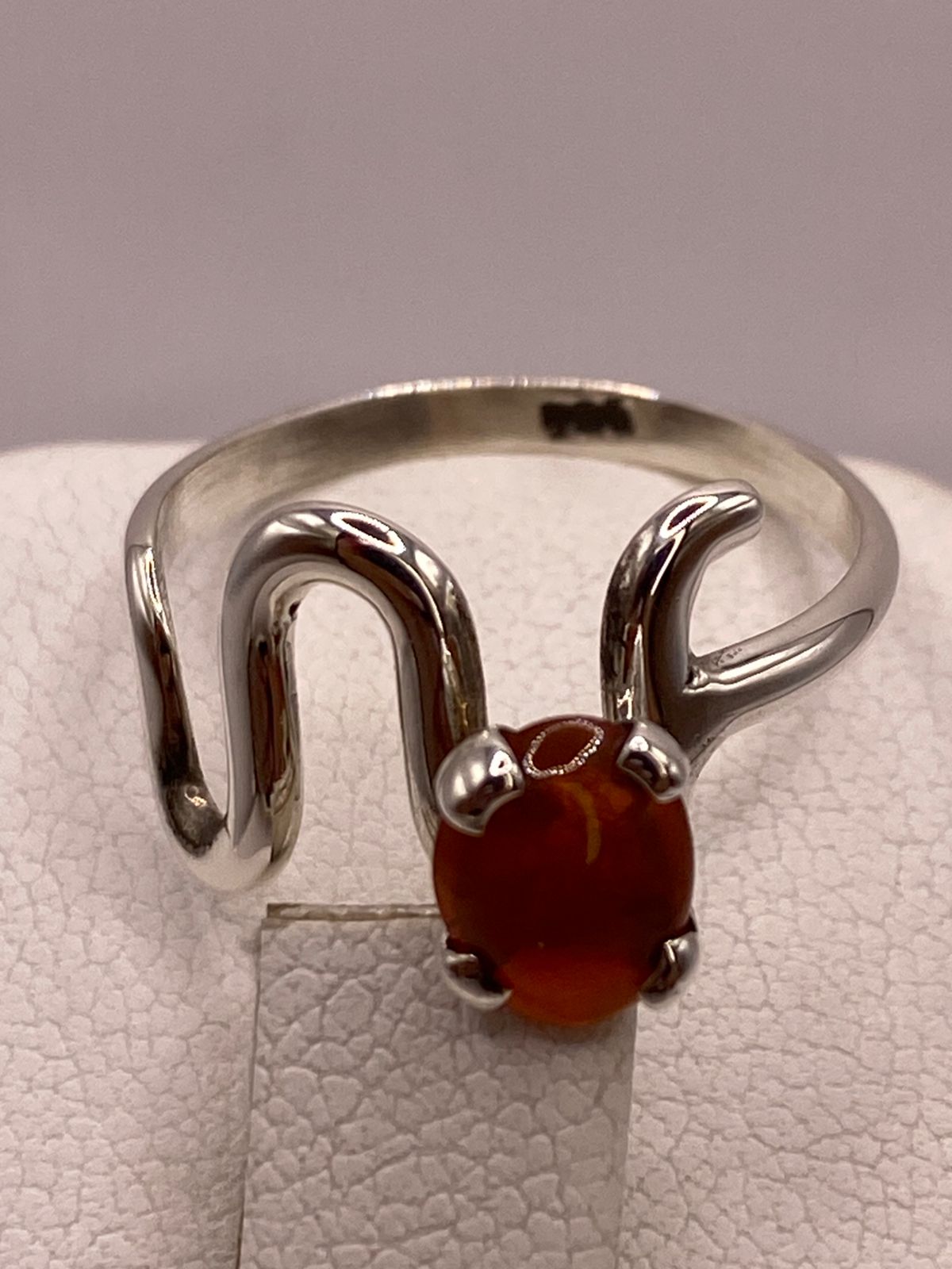 Anillo de Plata Ley 925 con Piedra Ámbar