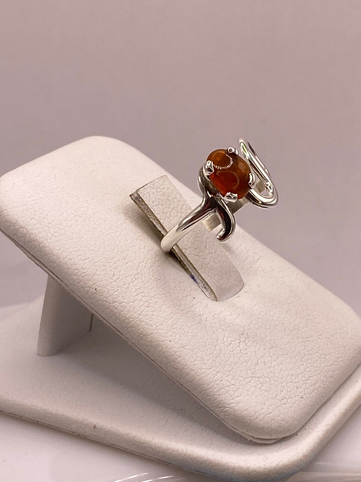 Anillo de Plata Ley 925 con Piedra Ámbar