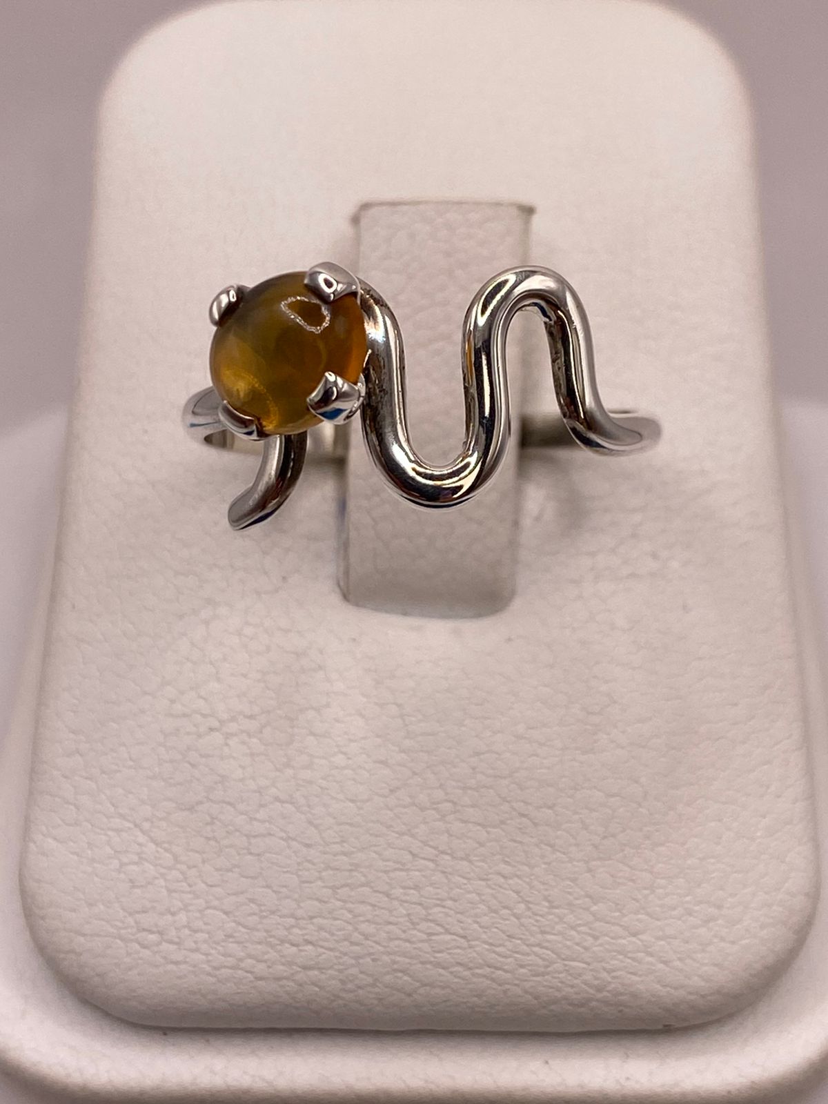Anillo de Plata Ley 925 con Piedra Ámbar