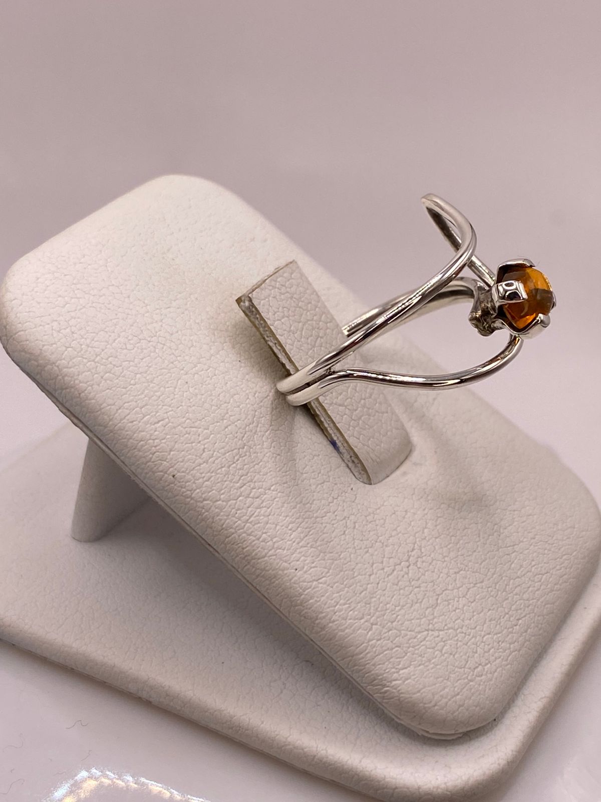 Anillo de Plata Ley 925 con Piedra Ámbar