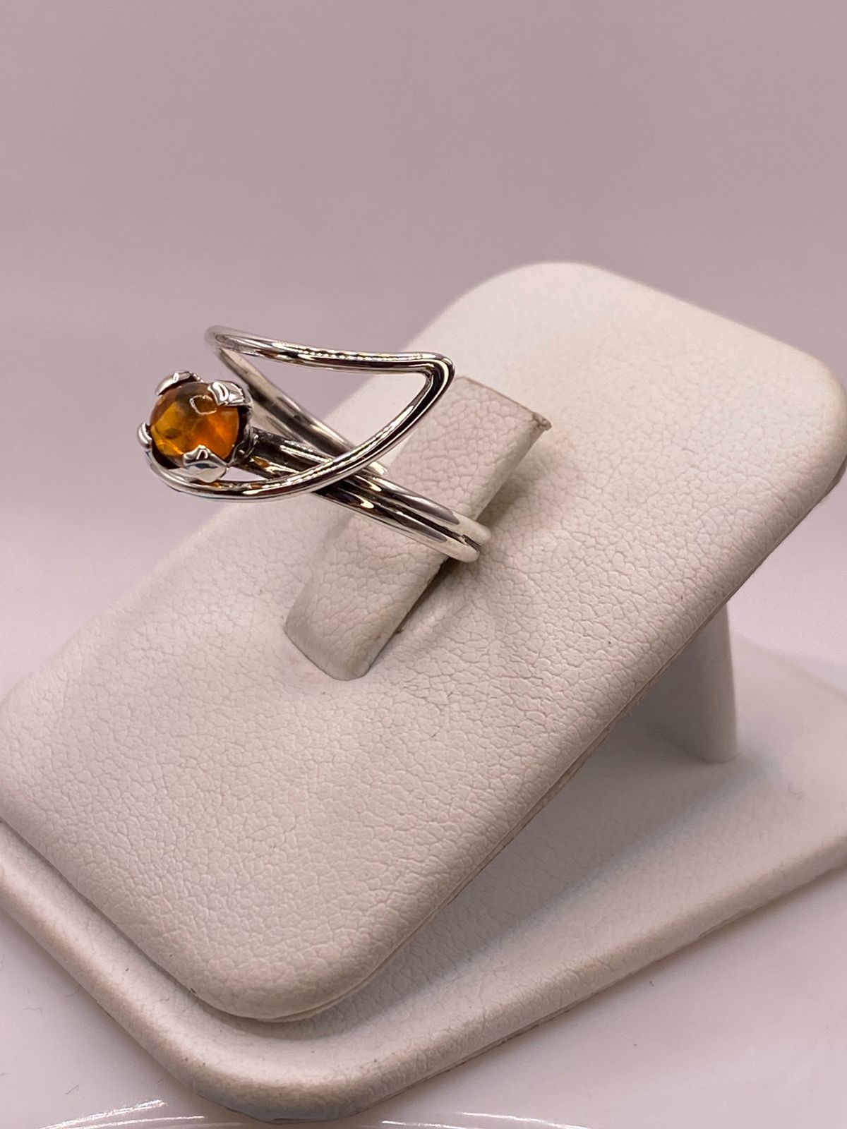 Anillo de Plata Ley 925 con Piedra Ámbar
