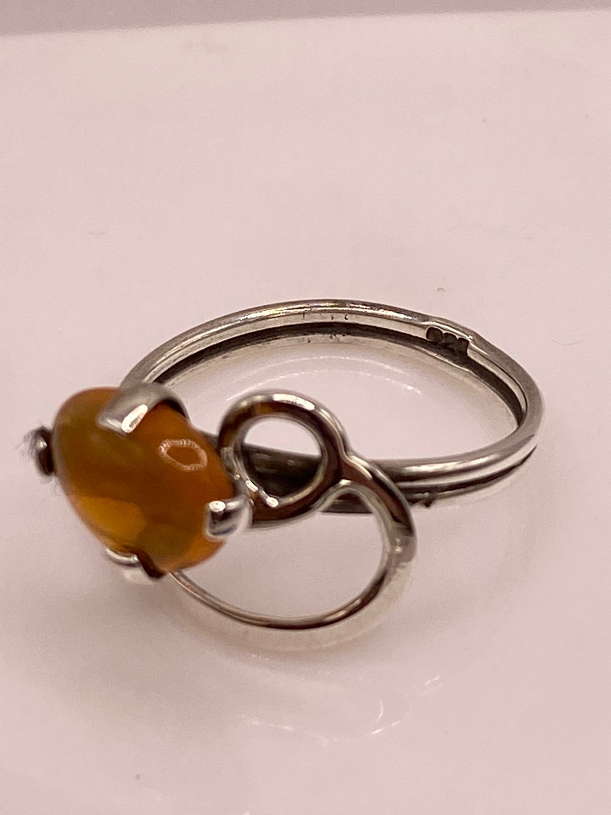 Anillo de Plata Ley 925 con Piedra Ámbar