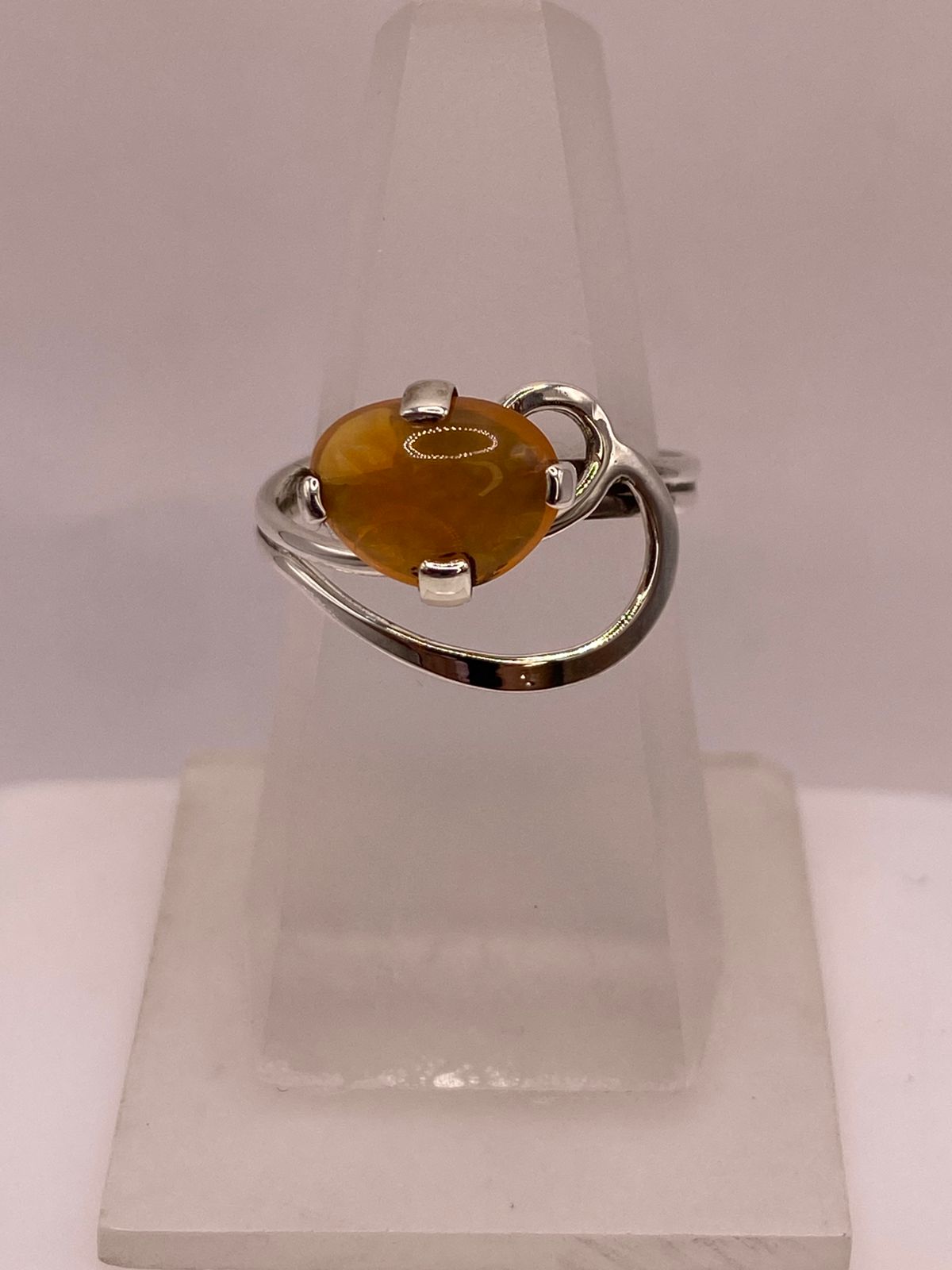 Anillo de Plata Ley 925 con Piedra Ámbar