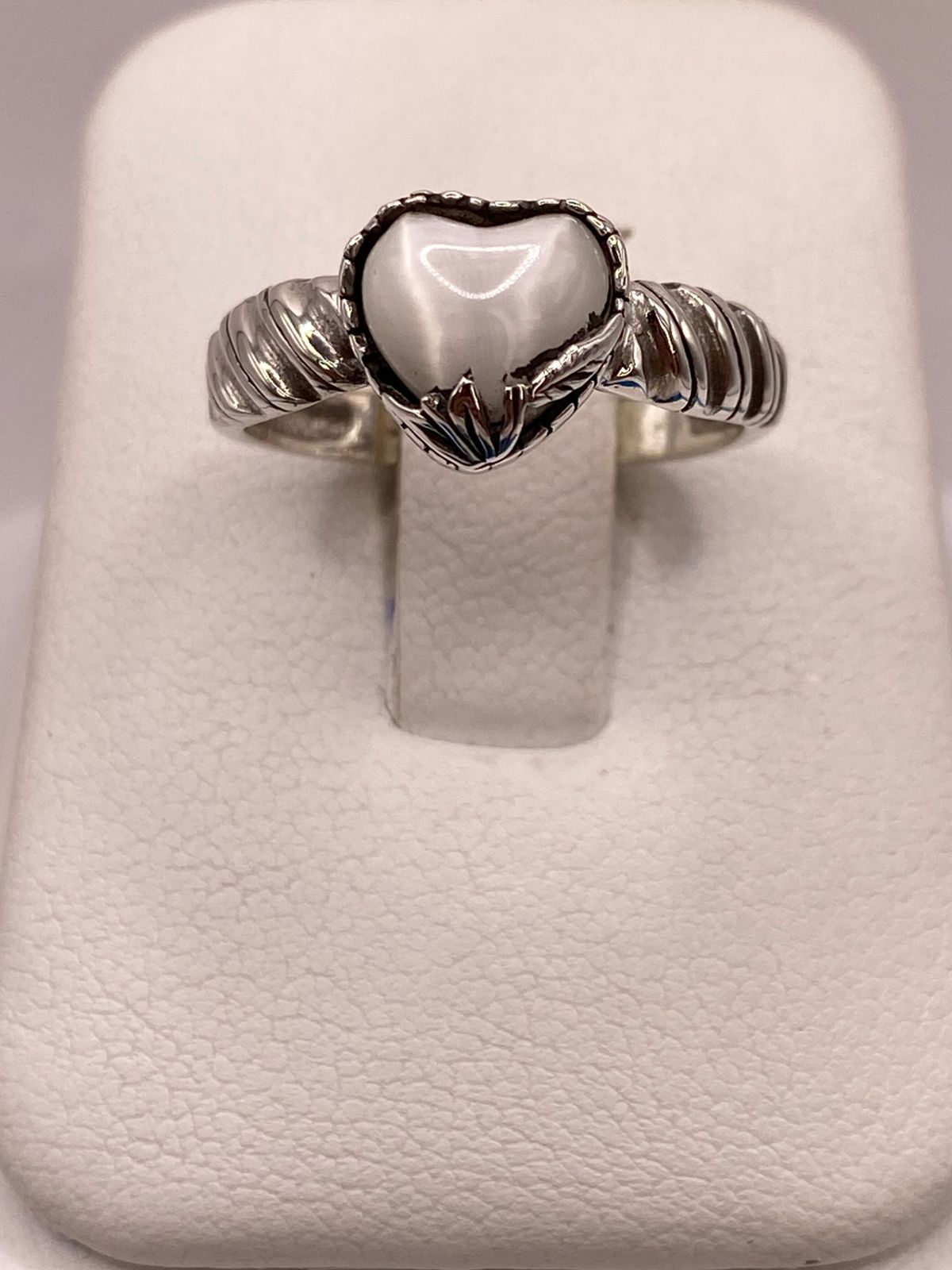 Anillo de Plata Ley 925 con Piedra Corazón Blanca