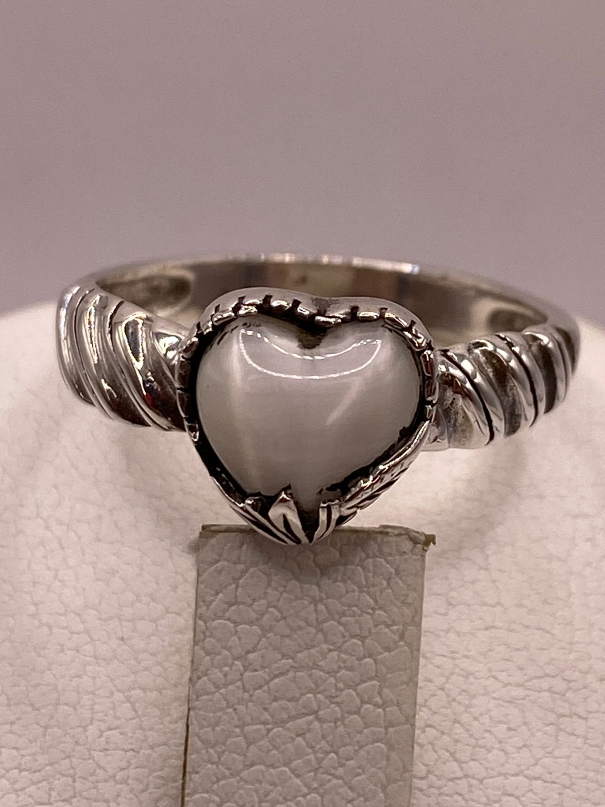 Anillo de Plata Ley 925 con Piedra Corazón Blanca