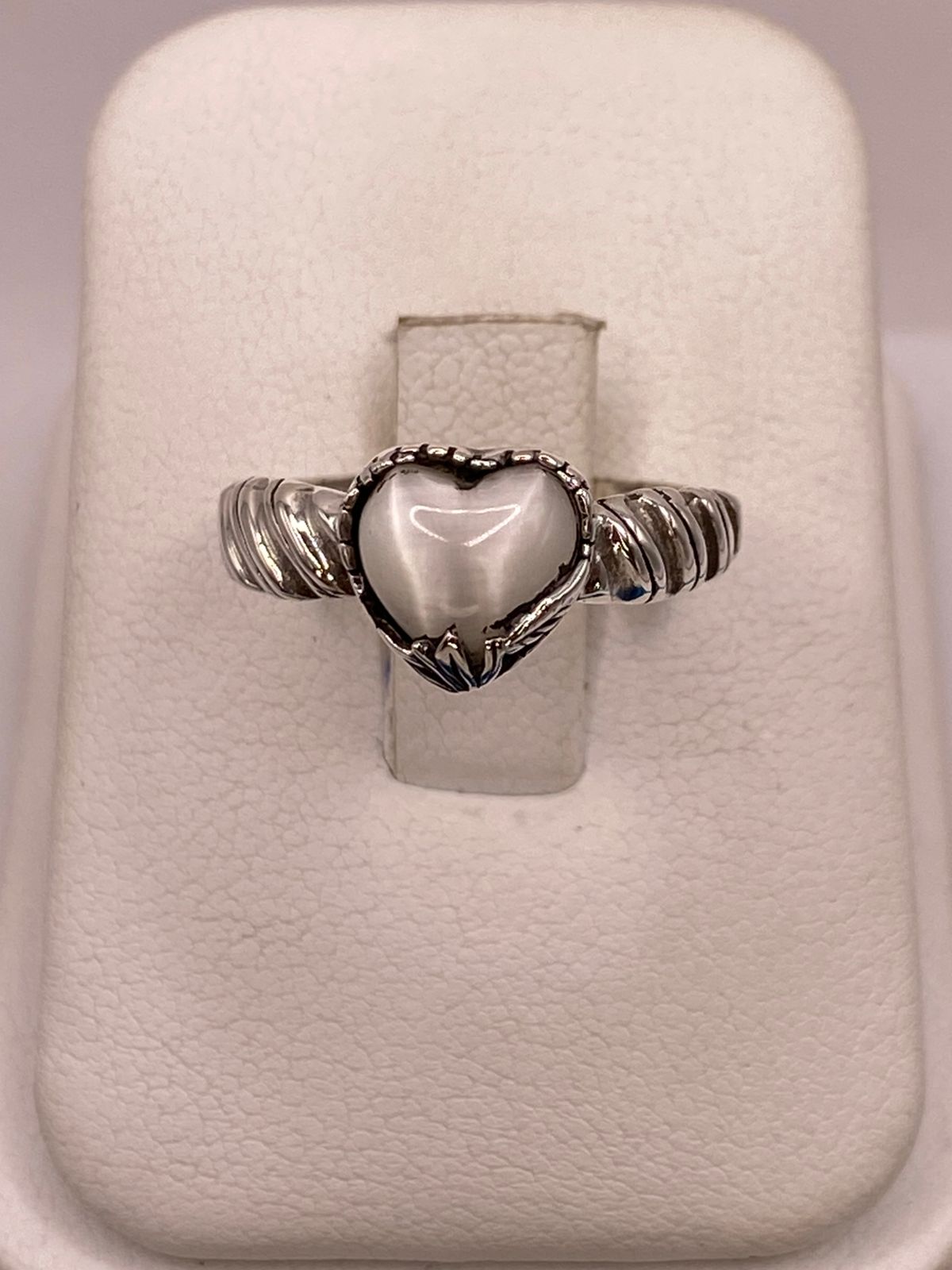 Anillo de Plata Ley 925 con Piedra Corazón Blanca