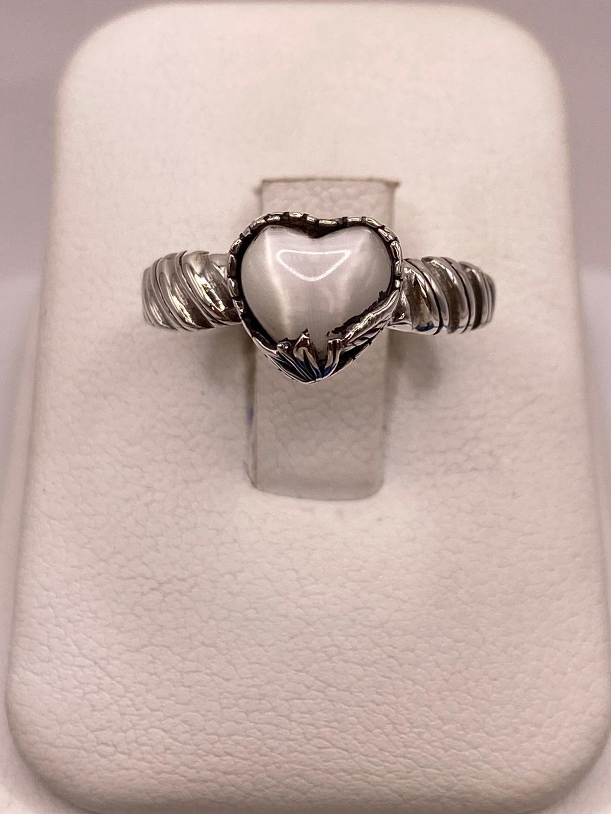 Anillo de Plata Ley 925 con Piedra Corazón Blanca