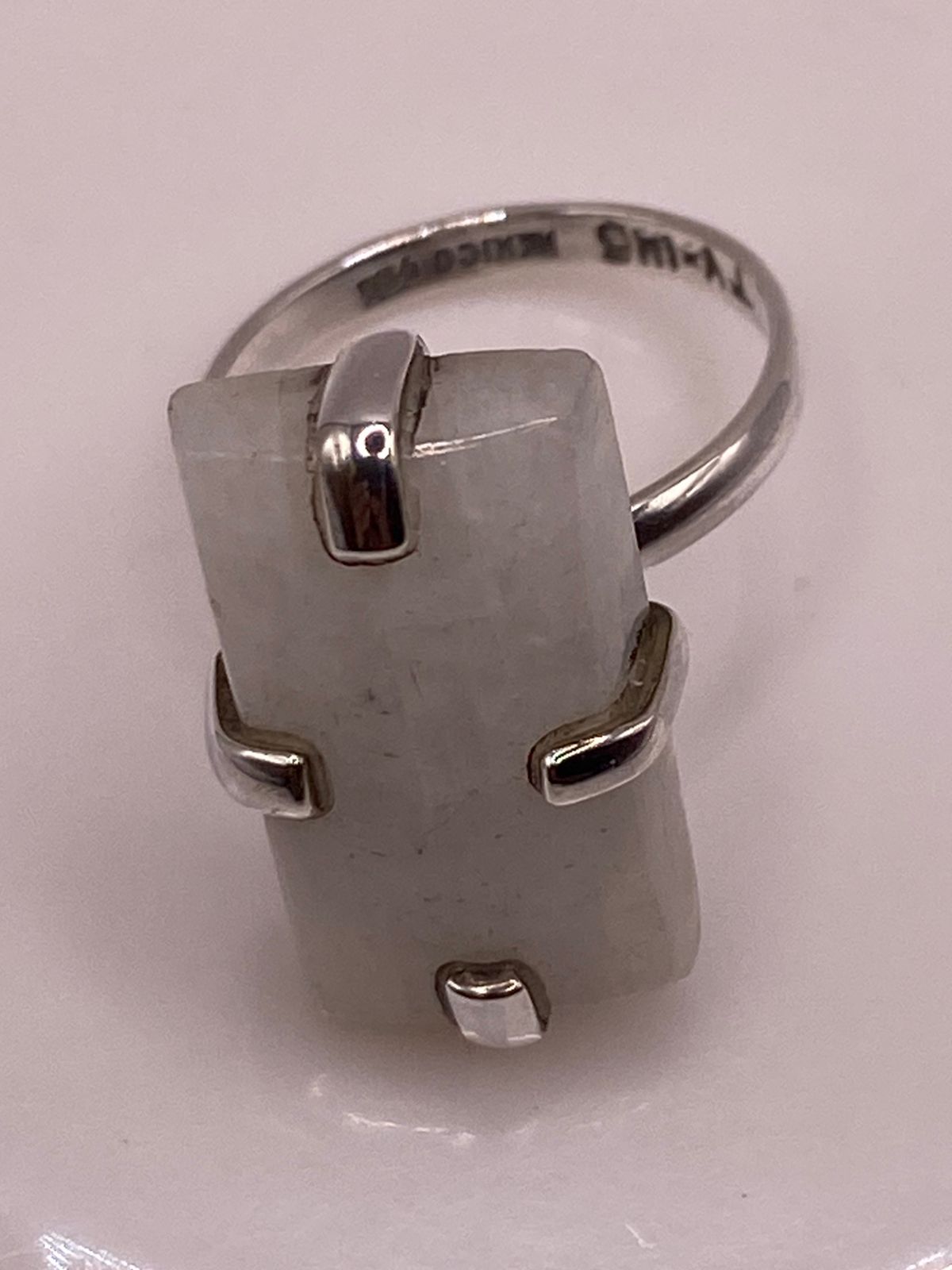 Anillo de Plata Ley 925 con Piedra Luna Natural
