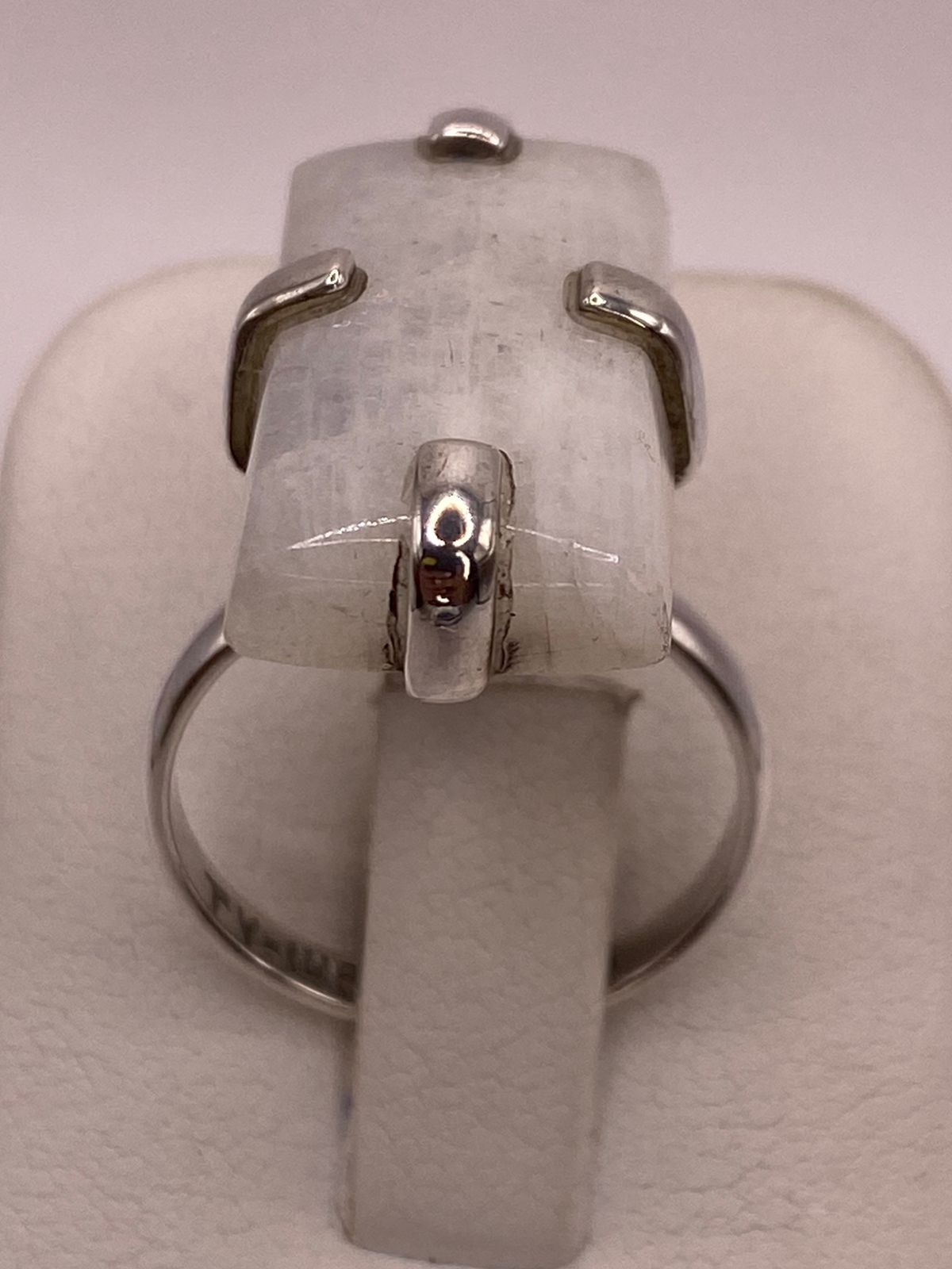 Anillo de Plata Ley 925 con Piedra Luna Natural
