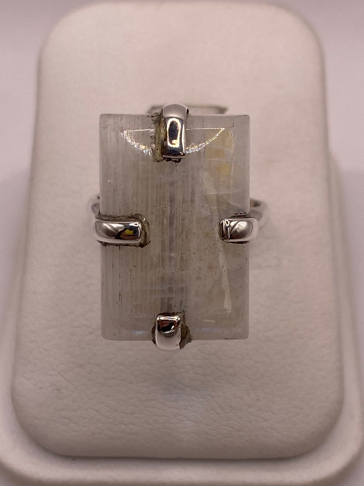 ANILLO DE PLATA LEY 925 CON PIEDRA LUNA NATURAL