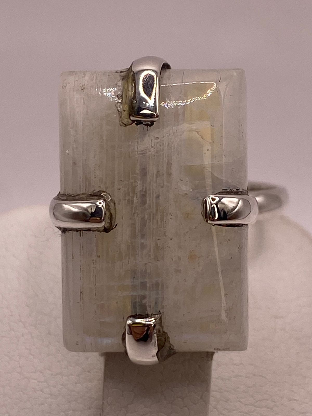 ANILLO DE PLATA LEY 925 CON PIEDRA LUNA NATURAL
