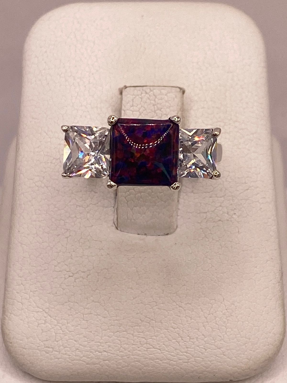 Anillo de Plata Ley 925 con Piedra Ópalo Azul y Zirconias Blancas