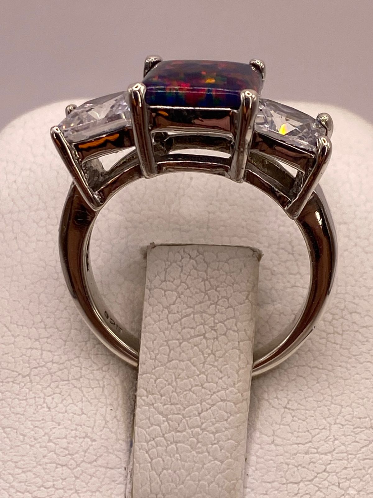Anillo de Plata Ley 925 con Piedra Ópalo Azul y Zirconias Blancas