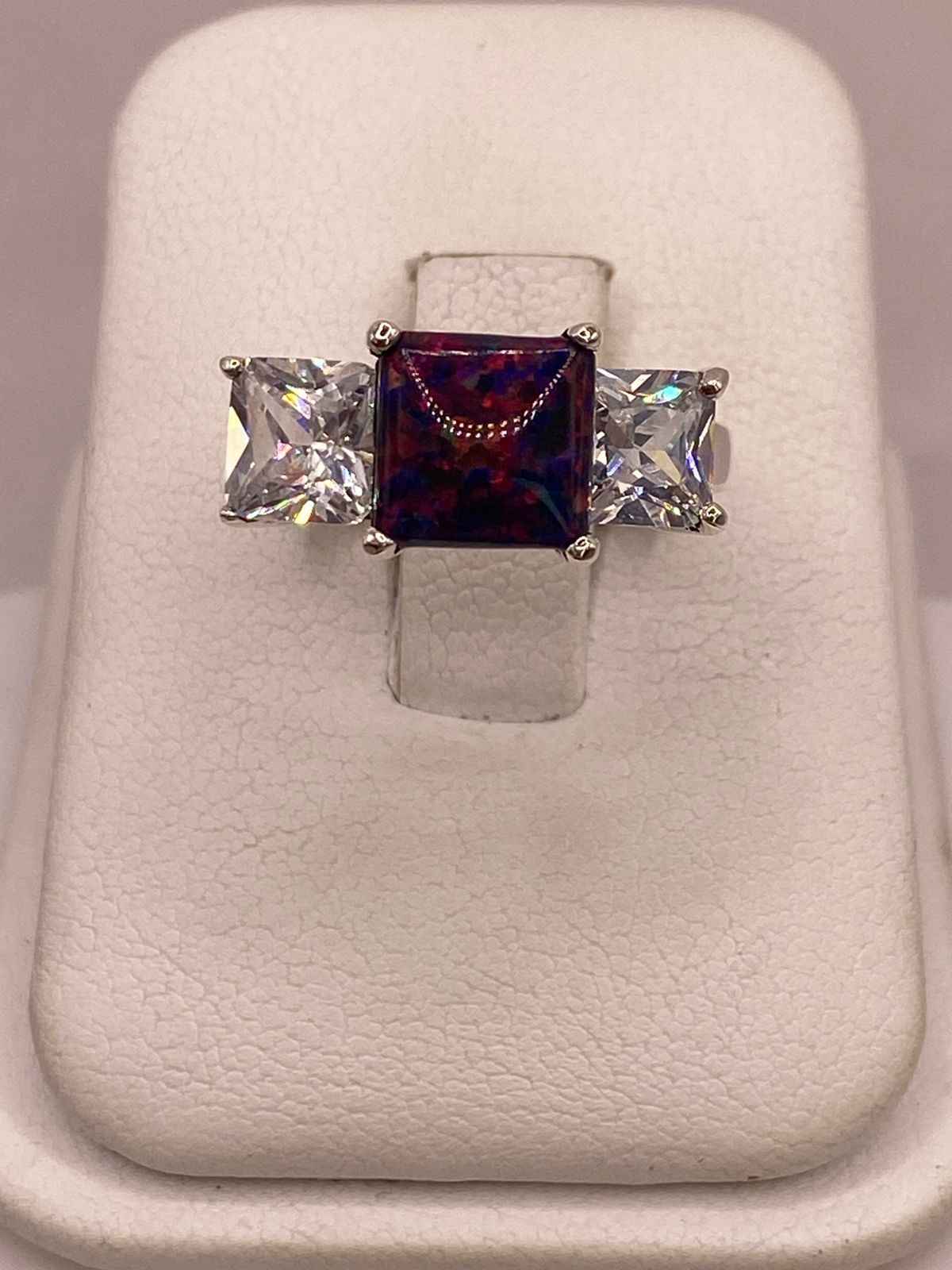 Anillo de Plata Ley 925 con Piedra Ópalo Azul y Zirconias Blancas