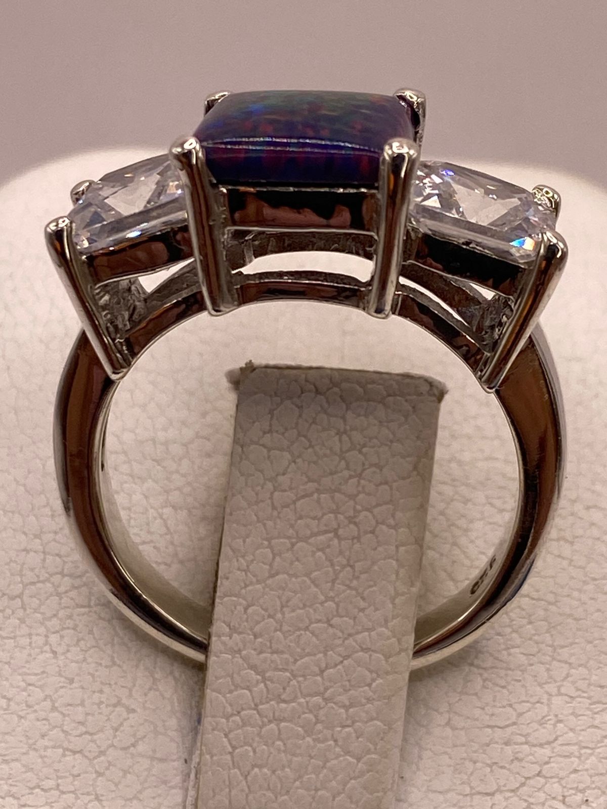 Anillo de Plata Ley 925 con Piedra Ópalo Azul y Zirconias Blancas