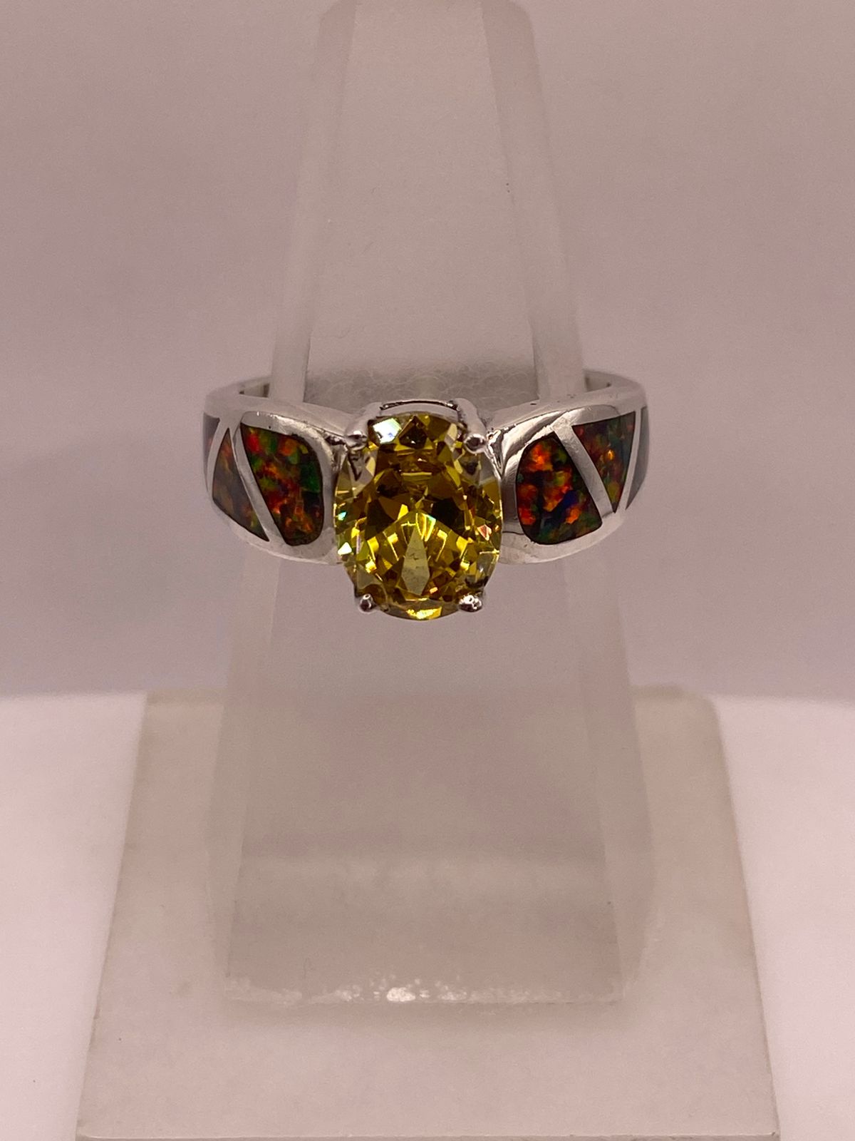 Anillo de Plata Ley 925 con Zirconia Amarilla y Ópalo de Fueg