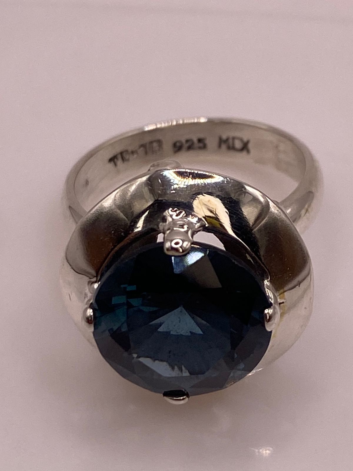 Anillo de Plata Ley 925 con Zirconia Azul Zafiro