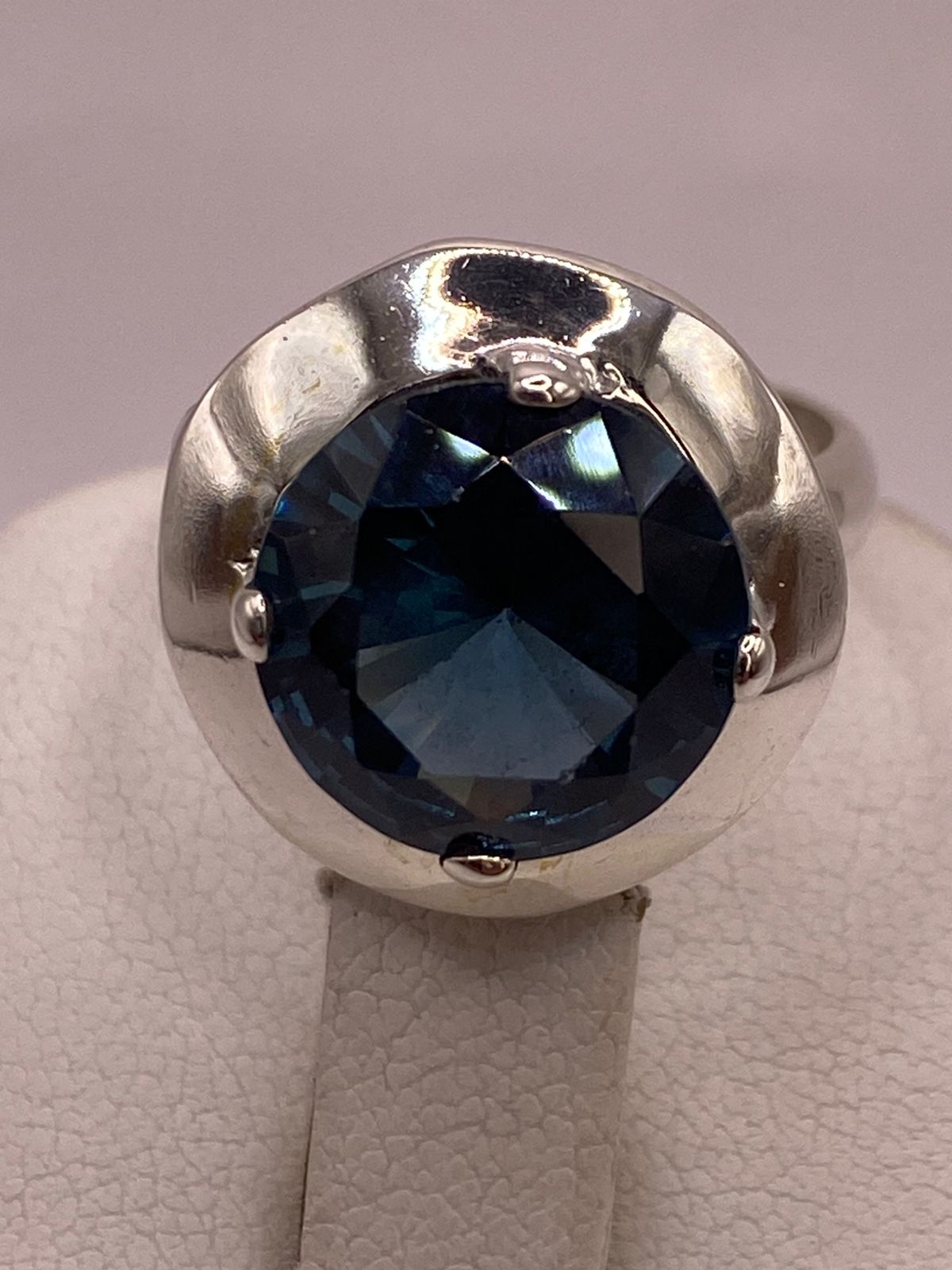 Anillo de Plata Ley 925 con Zirconia Azul Zafiro