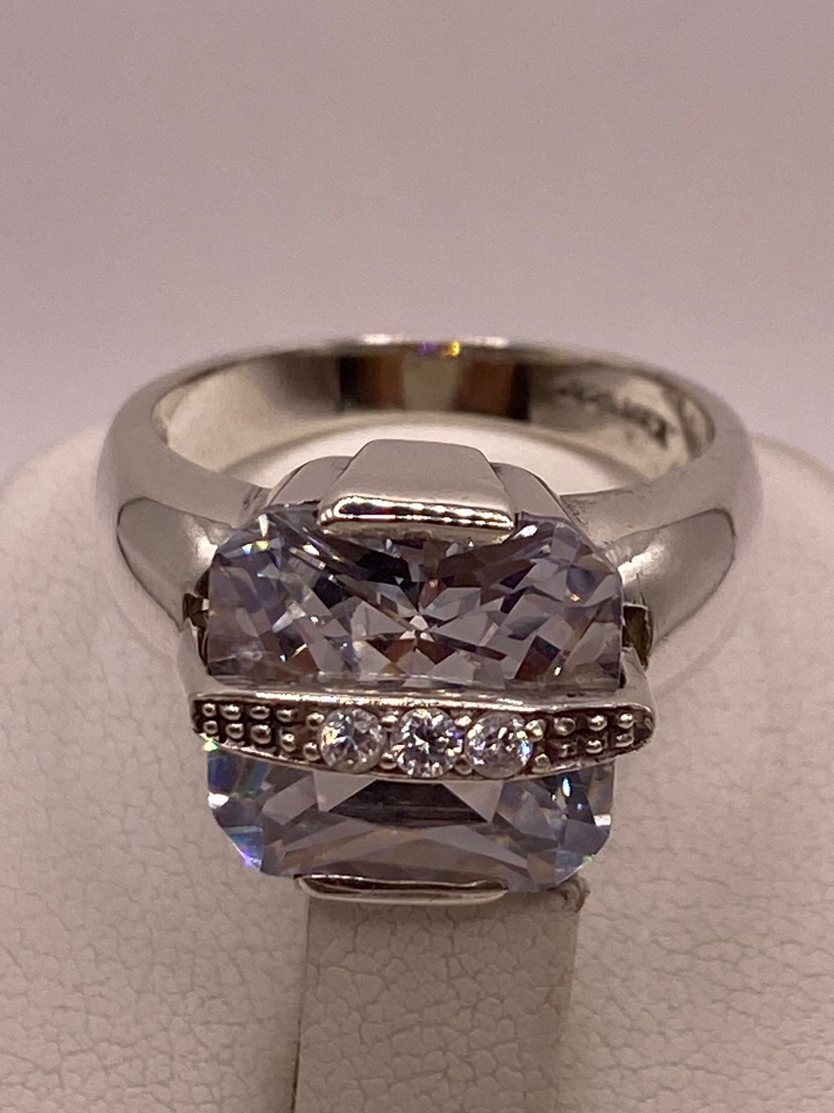 Anillo de Plata Ley 925 con Zirconia Blanca