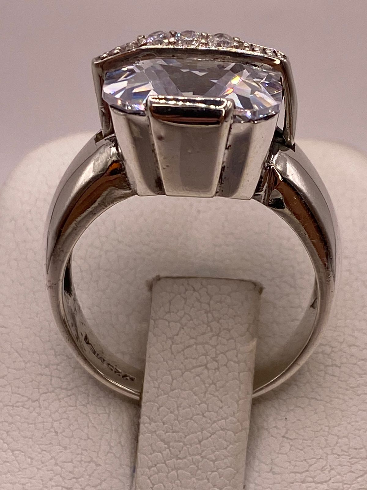 Anillo de Plata Ley 925 con Zirconia Blanca