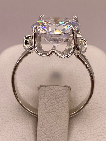 Anillo de Plata Ley 925 con Zirconia Blanca