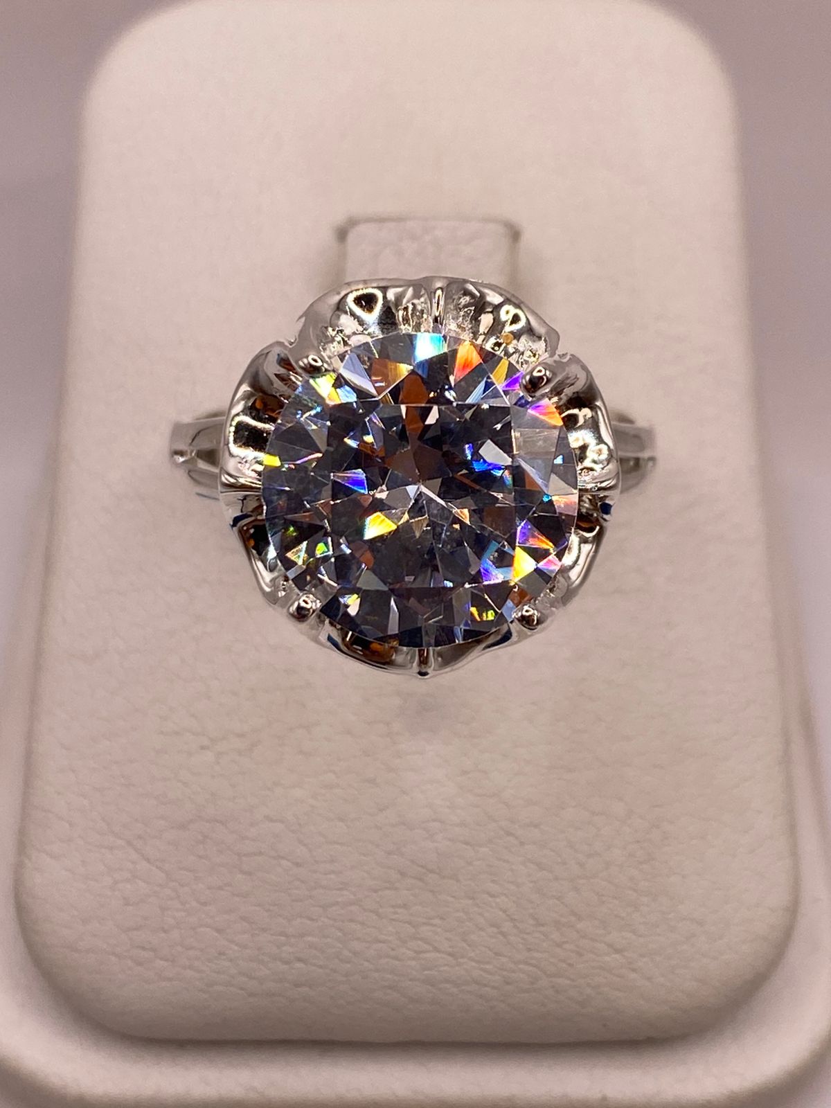 Anillo de Plata Ley 925 con Zirconia Blanca