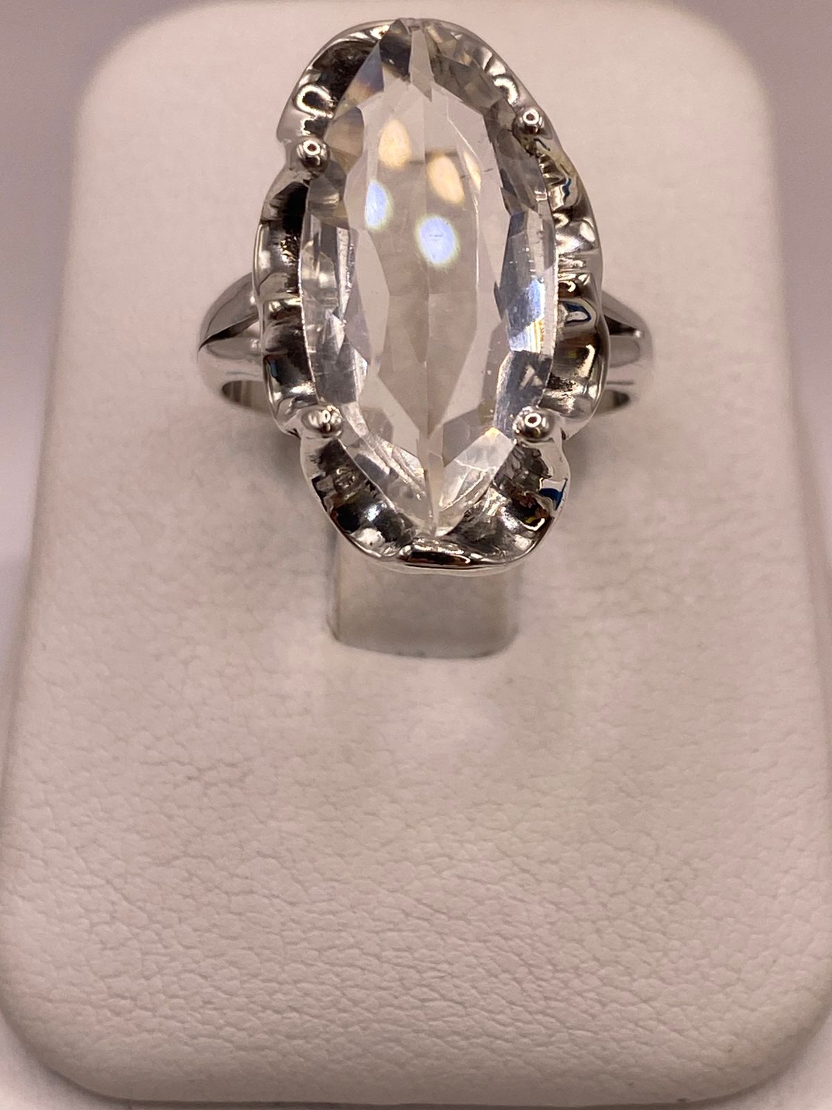 Anillo de Plata Ley 925 con Zirconia Blanca Facetada Tipo Navette