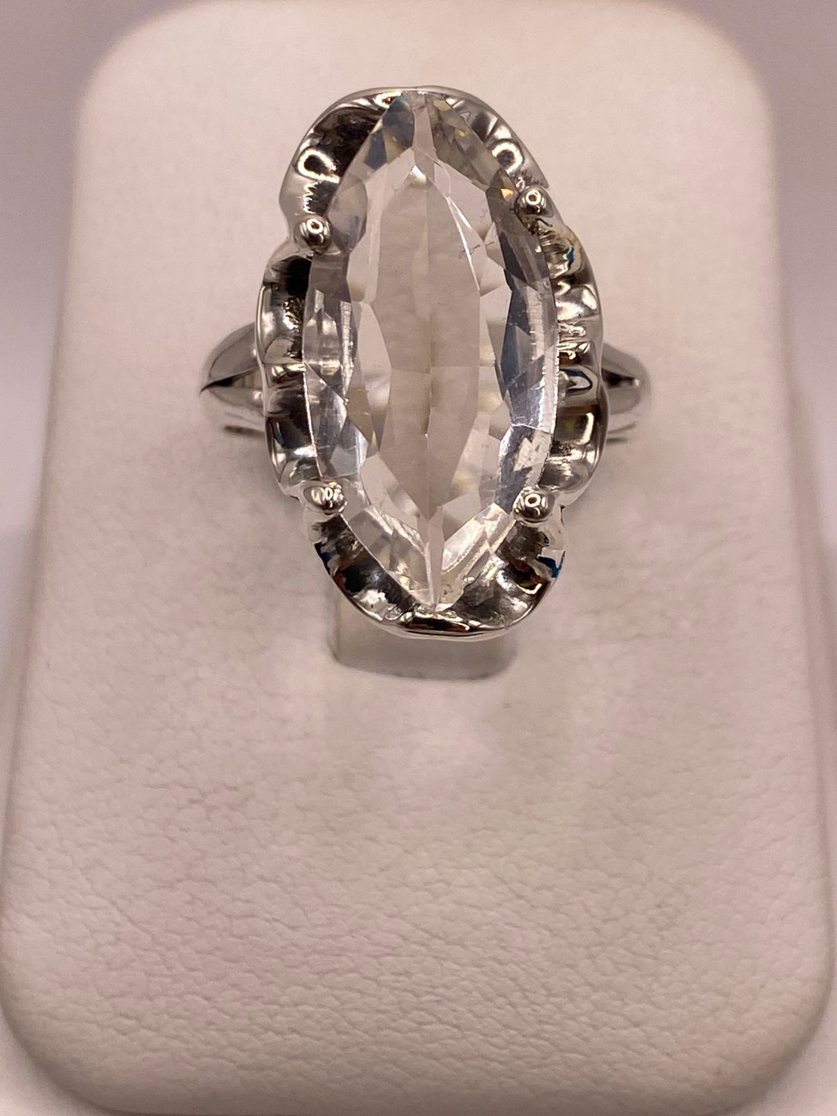 Anillo de Plata Ley 925 con Zirconia Blanca Facetada Tipo Navette