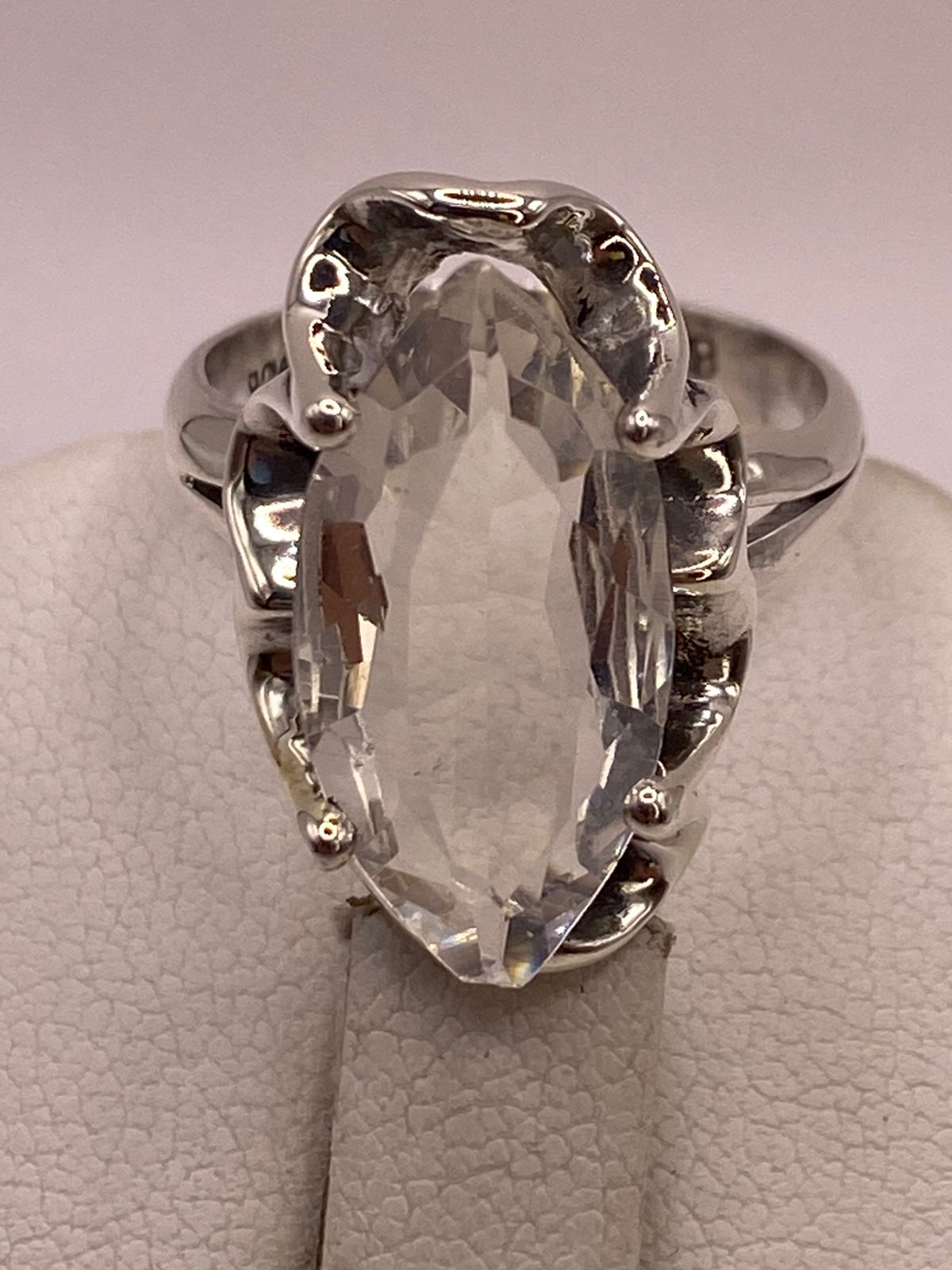 Anillo de Plata Ley 925 con Zirconia Blanca Facetada Tipo Navette