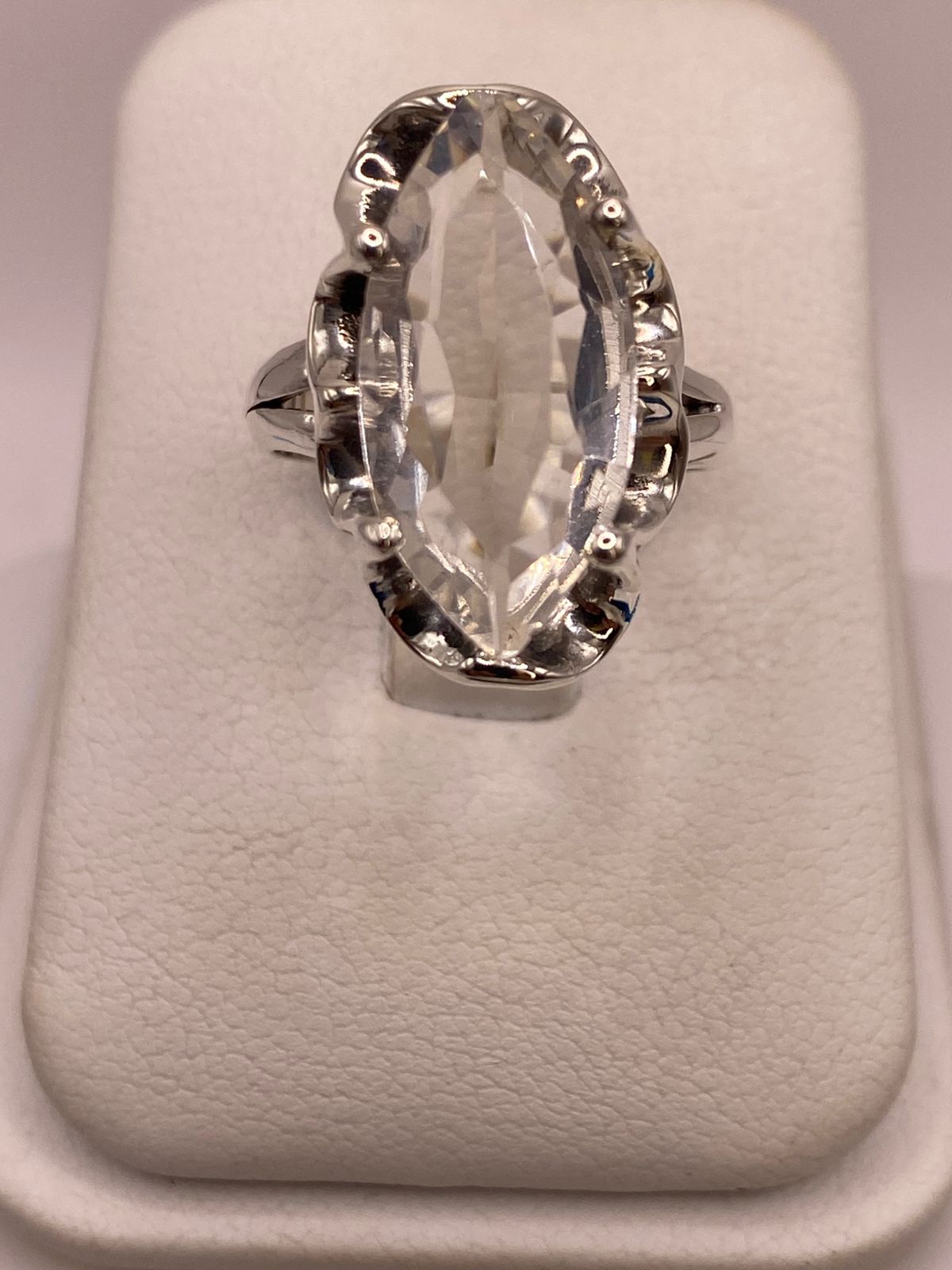 Anillo de Plata Ley 925 con Zirconia Blanca Facetada Tipo Navette