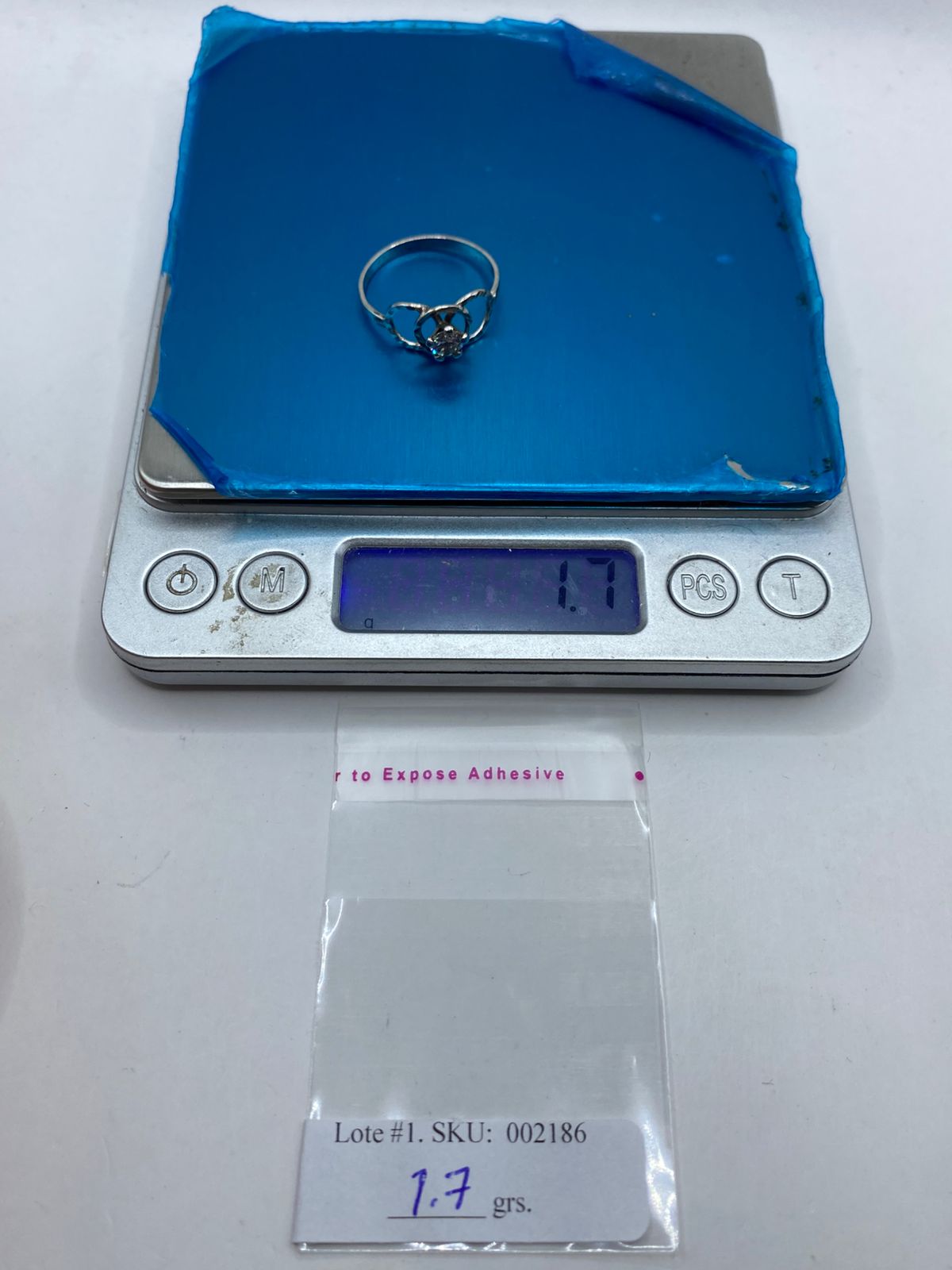 Anillo de Plata Ley 925 con Zirconia Central y Diseño de Círculos Entrelazados