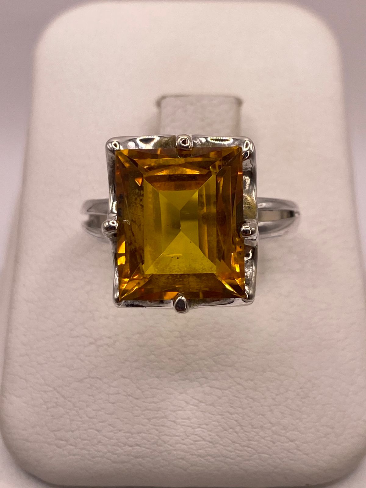 ANILLO DE PLATA LEY 925 CON ZIRCONIA COLOR ÁMBAR CUADRADA