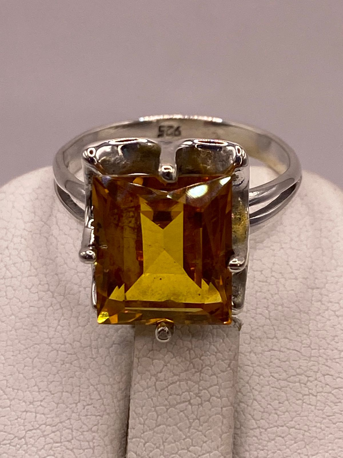 ANILLO DE PLATA LEY 925 CON ZIRCONIA COLOR ÁMBAR CUADRADA