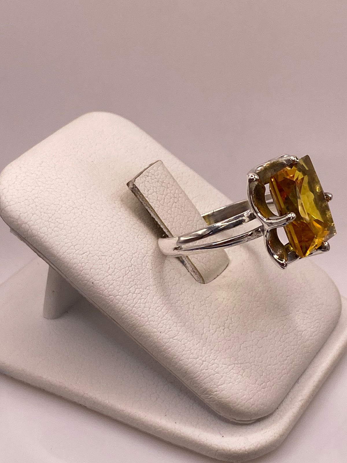 ANILLO DE PLATA LEY 925 CON ZIRCONIA COLOR ÁMBAR CUADRADA