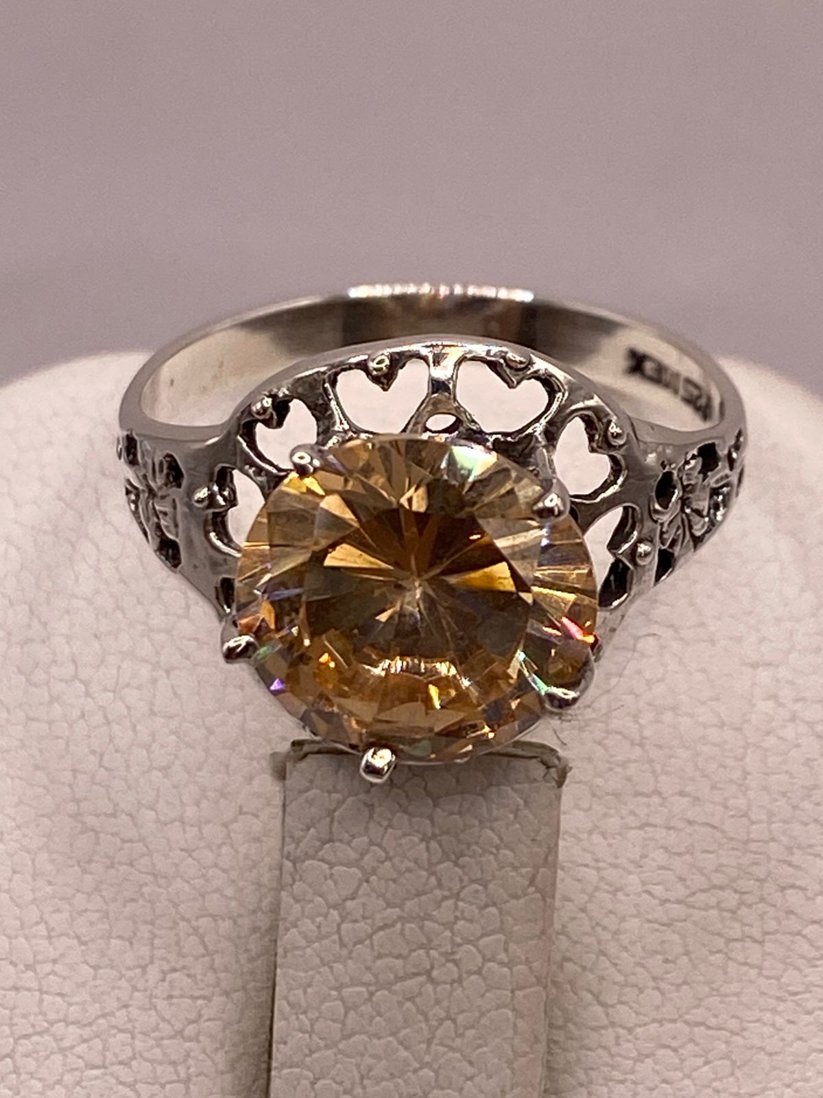 Anillo de Plata Ley 925 con Zirconia Color Champagne