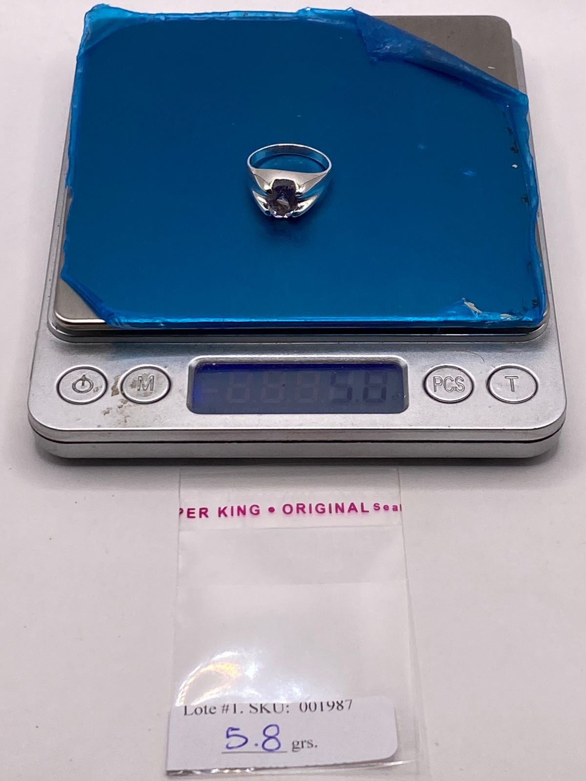 Anillo de Plata Ley 925 con Zirconia Lila Corte Oval Diseño Clásico Moderno