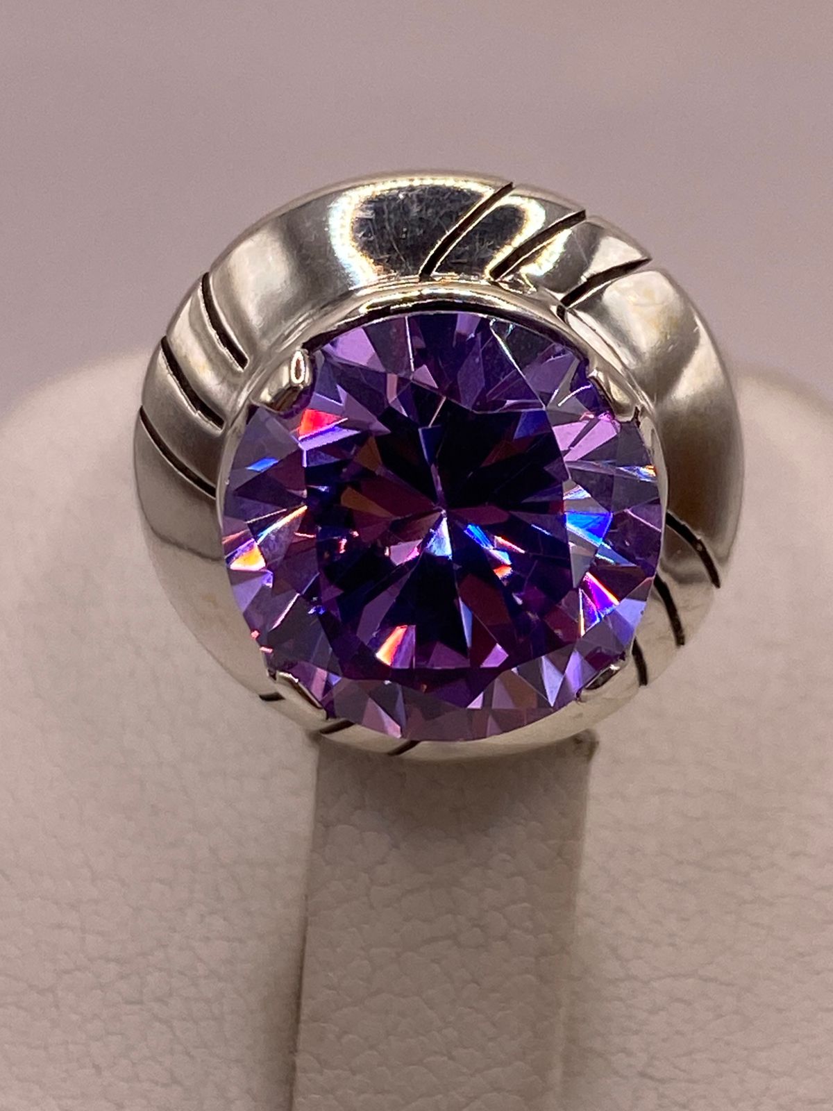 Anillo de Plata Ley 925 con Zirconia Morada