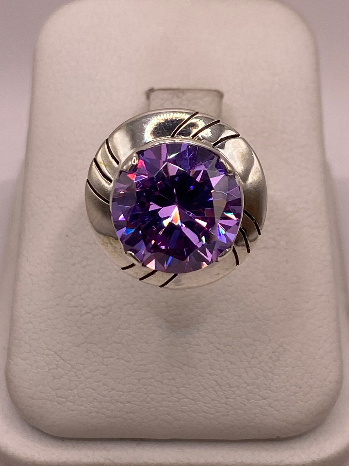 Anillo de Plata Ley 925 con Zirconia Morada