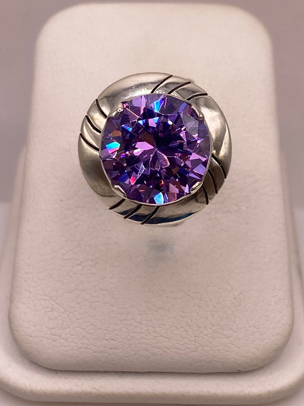 Anillo de Plata Ley 925 con Zirconia Morada